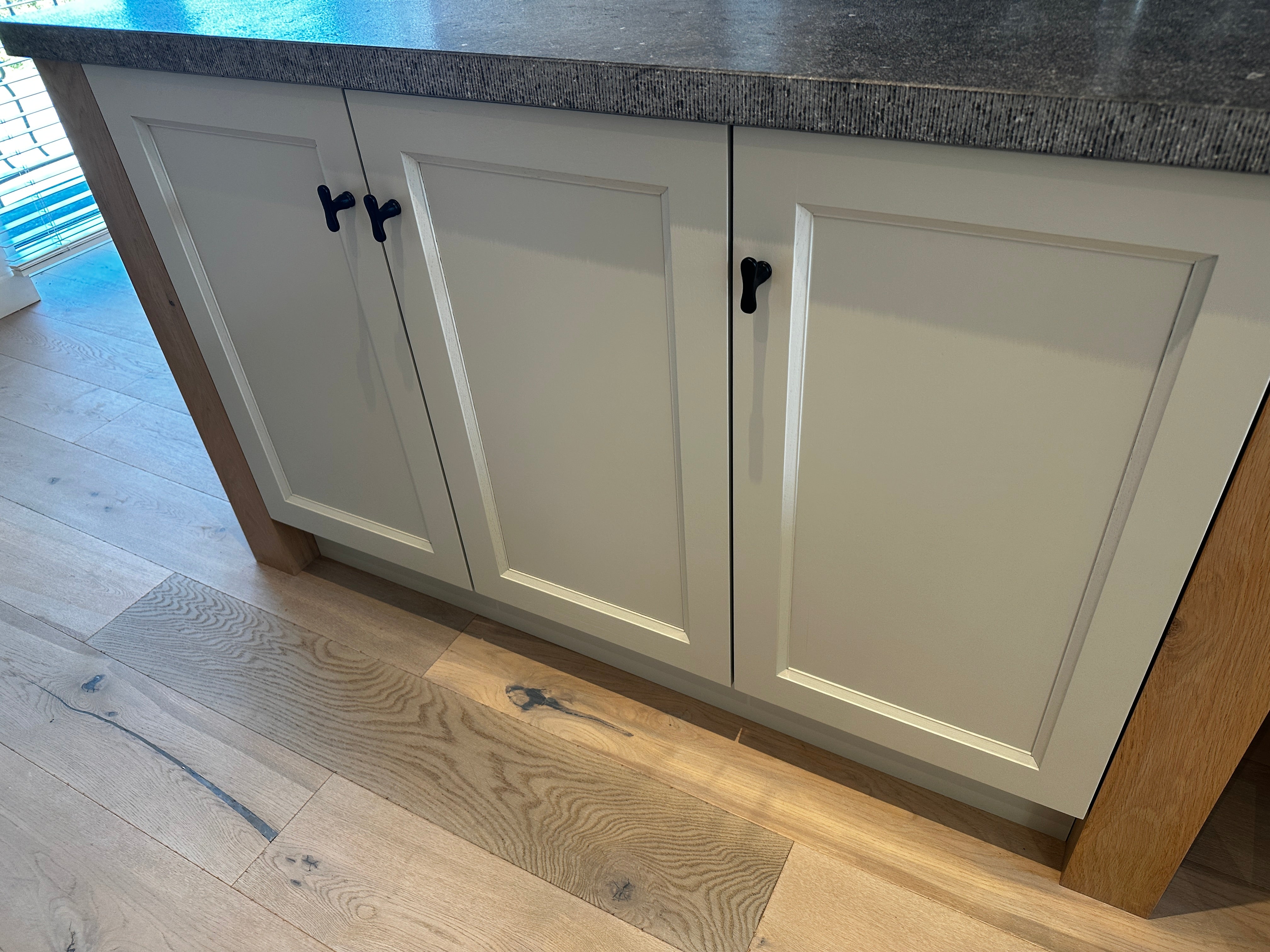 00296 - Landelijk houten eilandkeuken