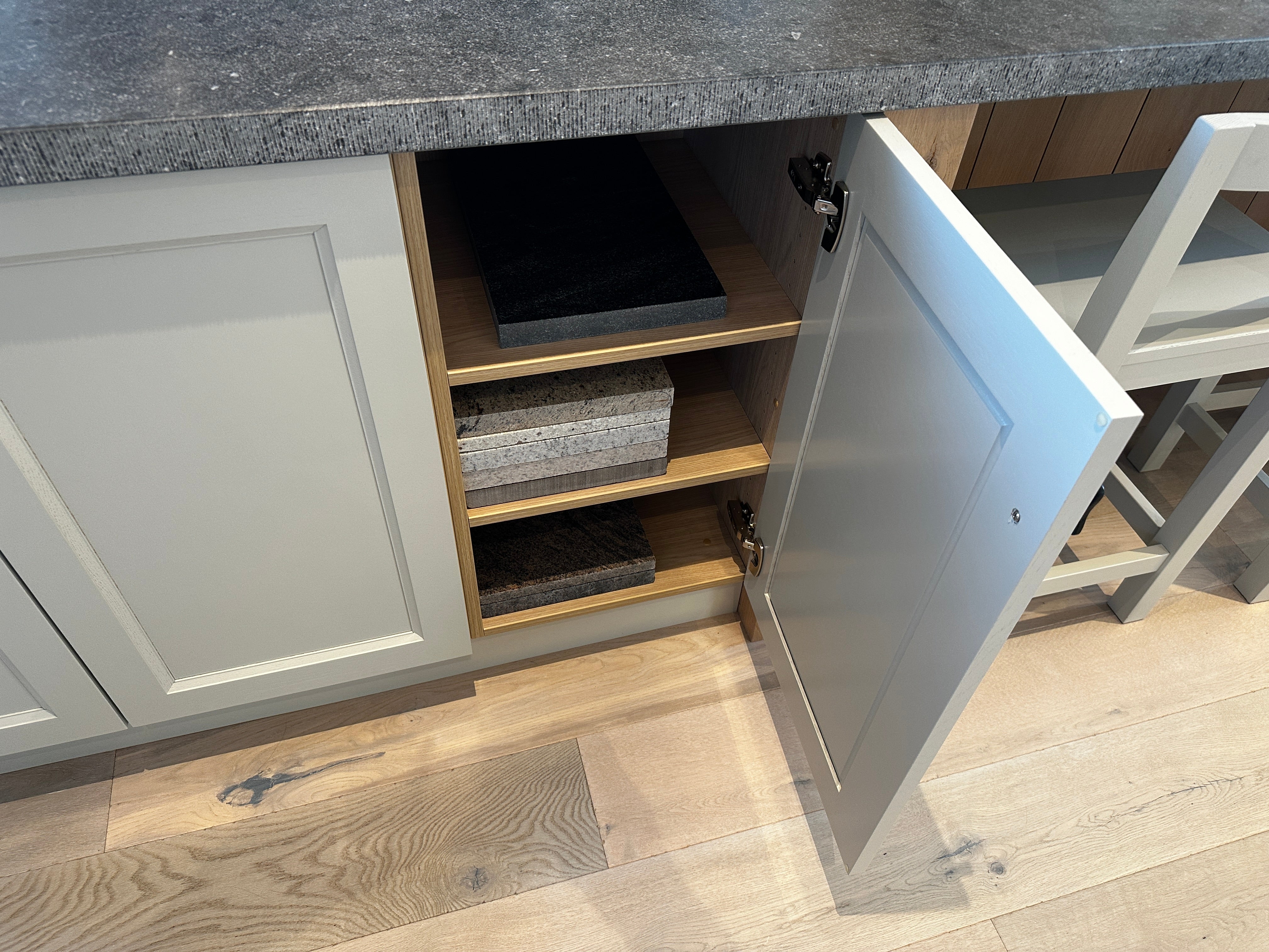 00296 - Landelijk houten eilandkeuken