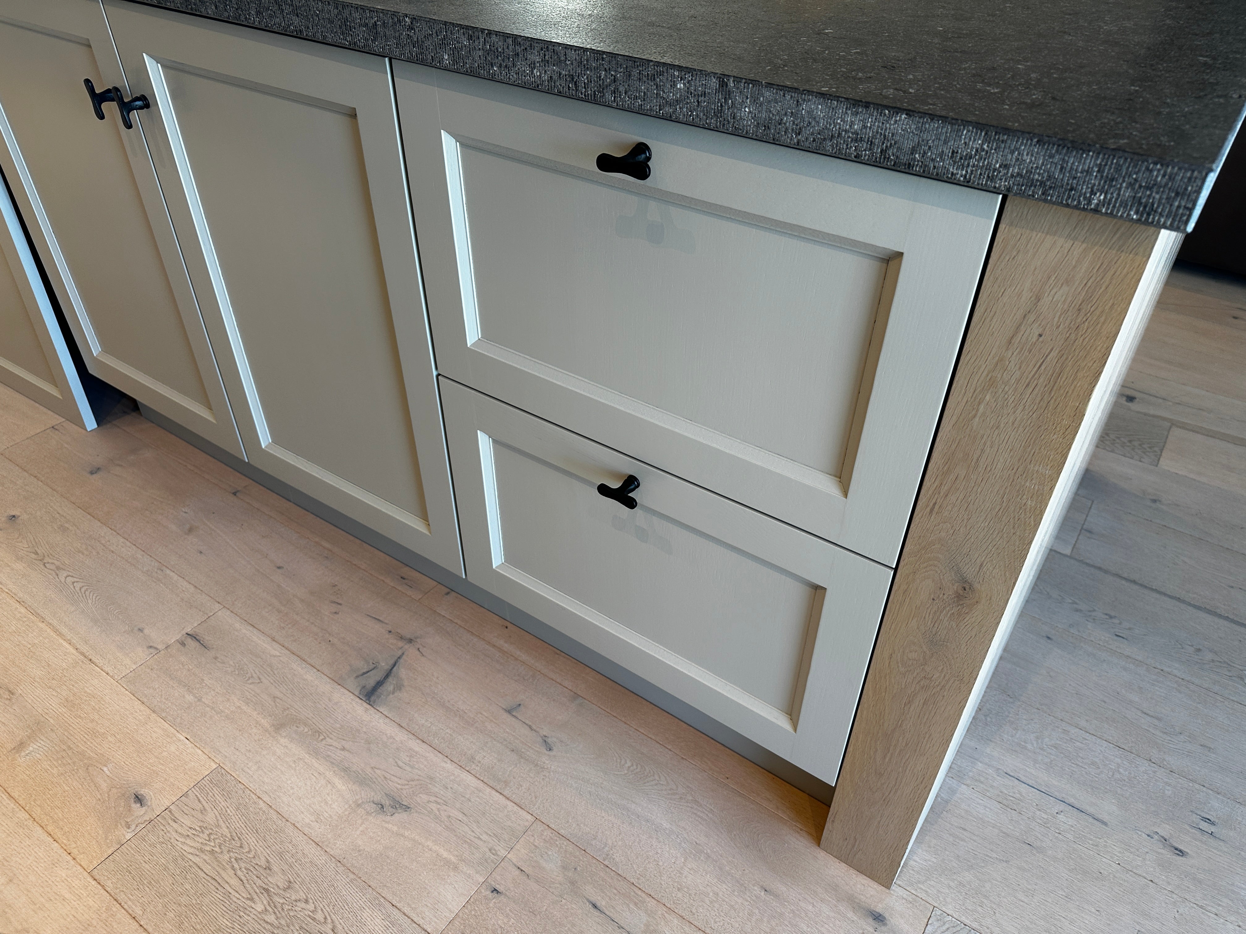 00296 - Landelijk houten eilandkeuken