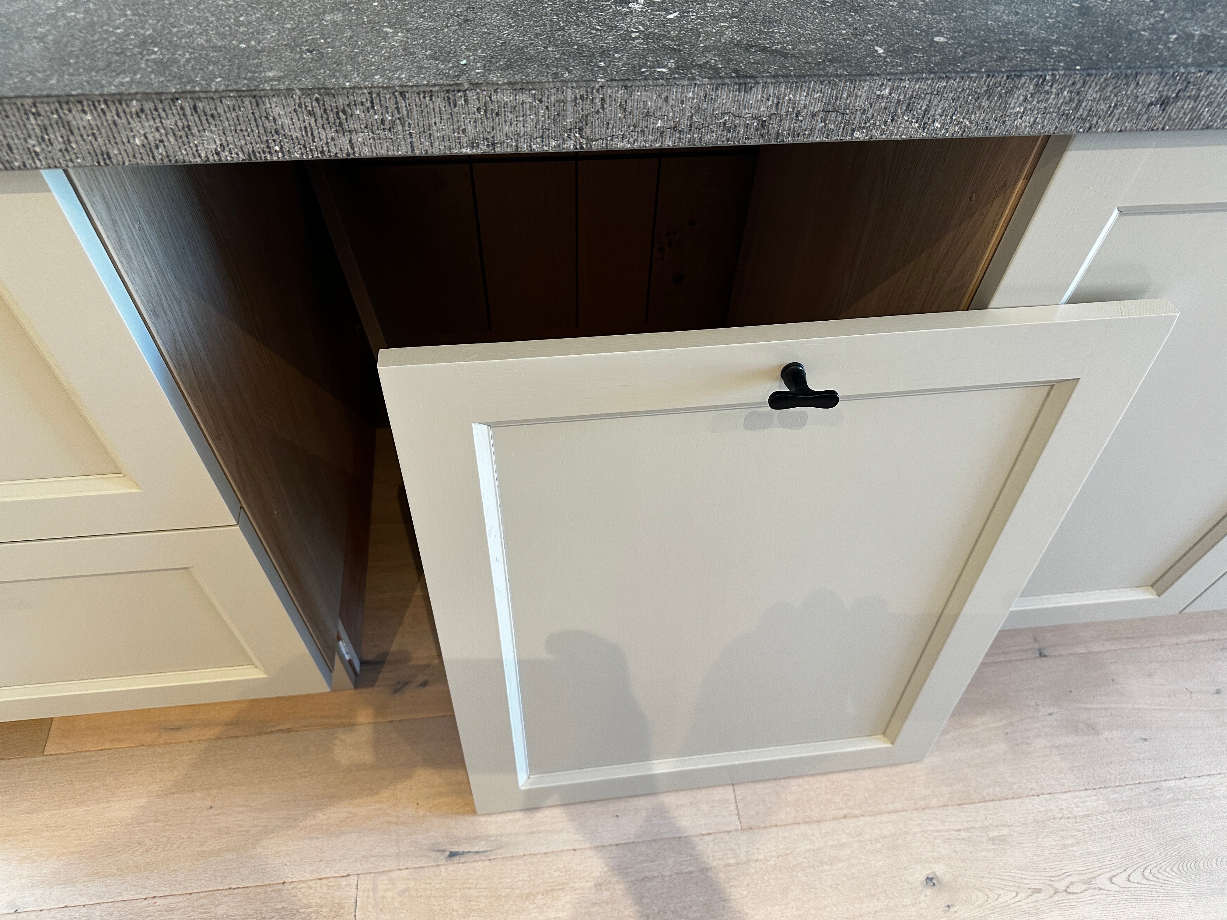 00296 - Landelijk houten eilandkeuken