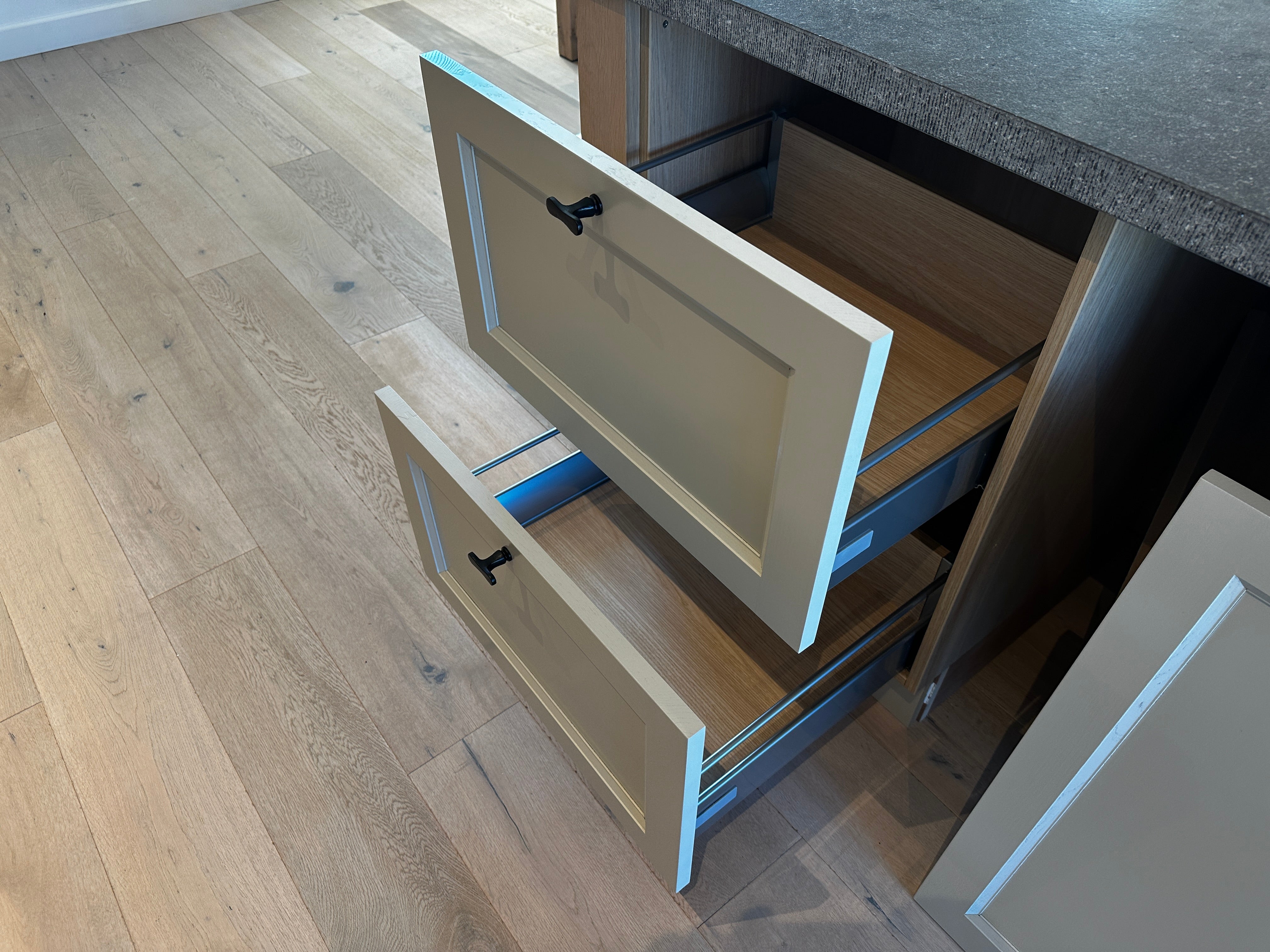 00296 - Landelijk houten eilandkeuken