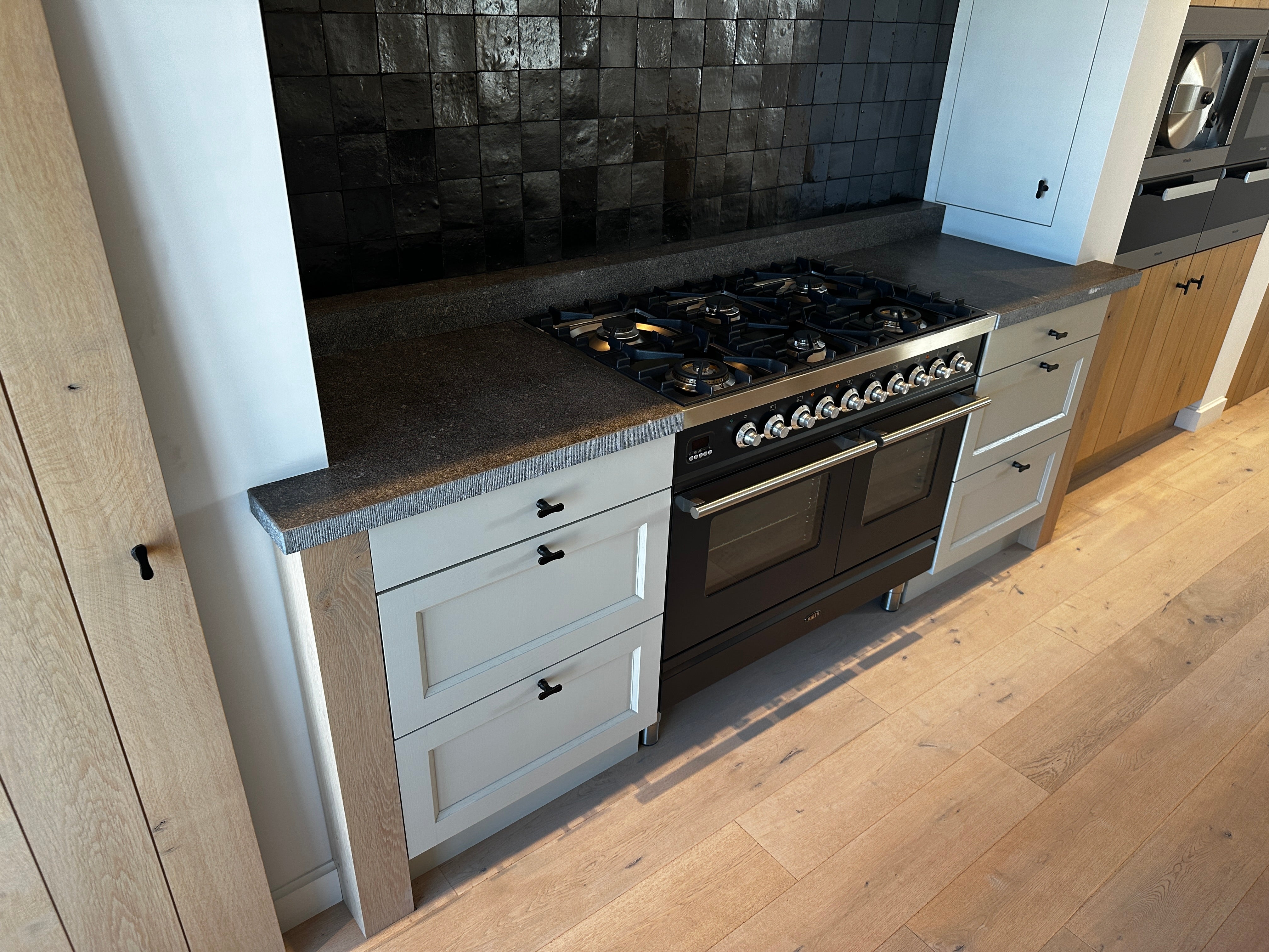 00296 - Landelijk houten eilandkeuken