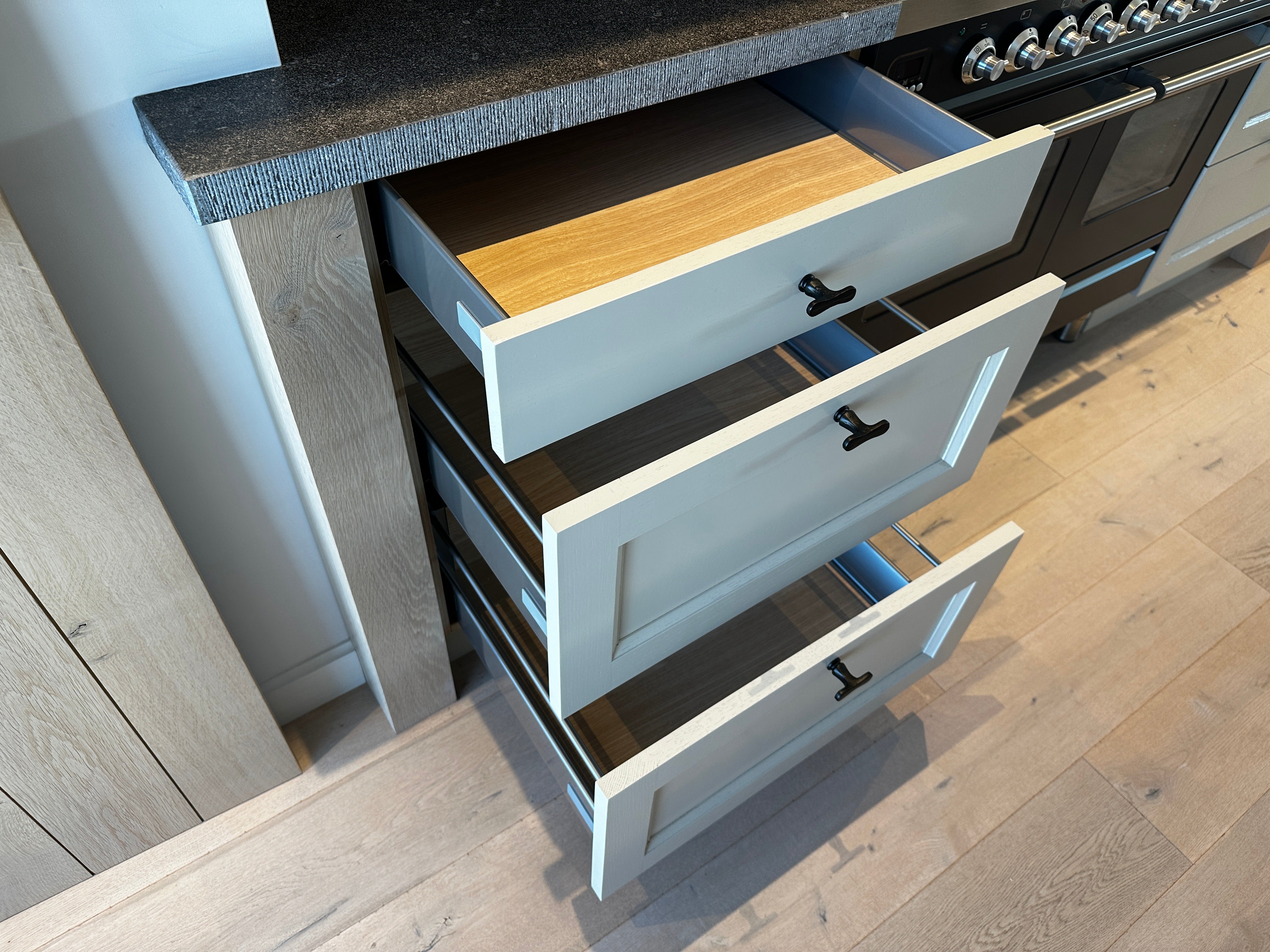 00296 - Landelijk houten eilandkeuken