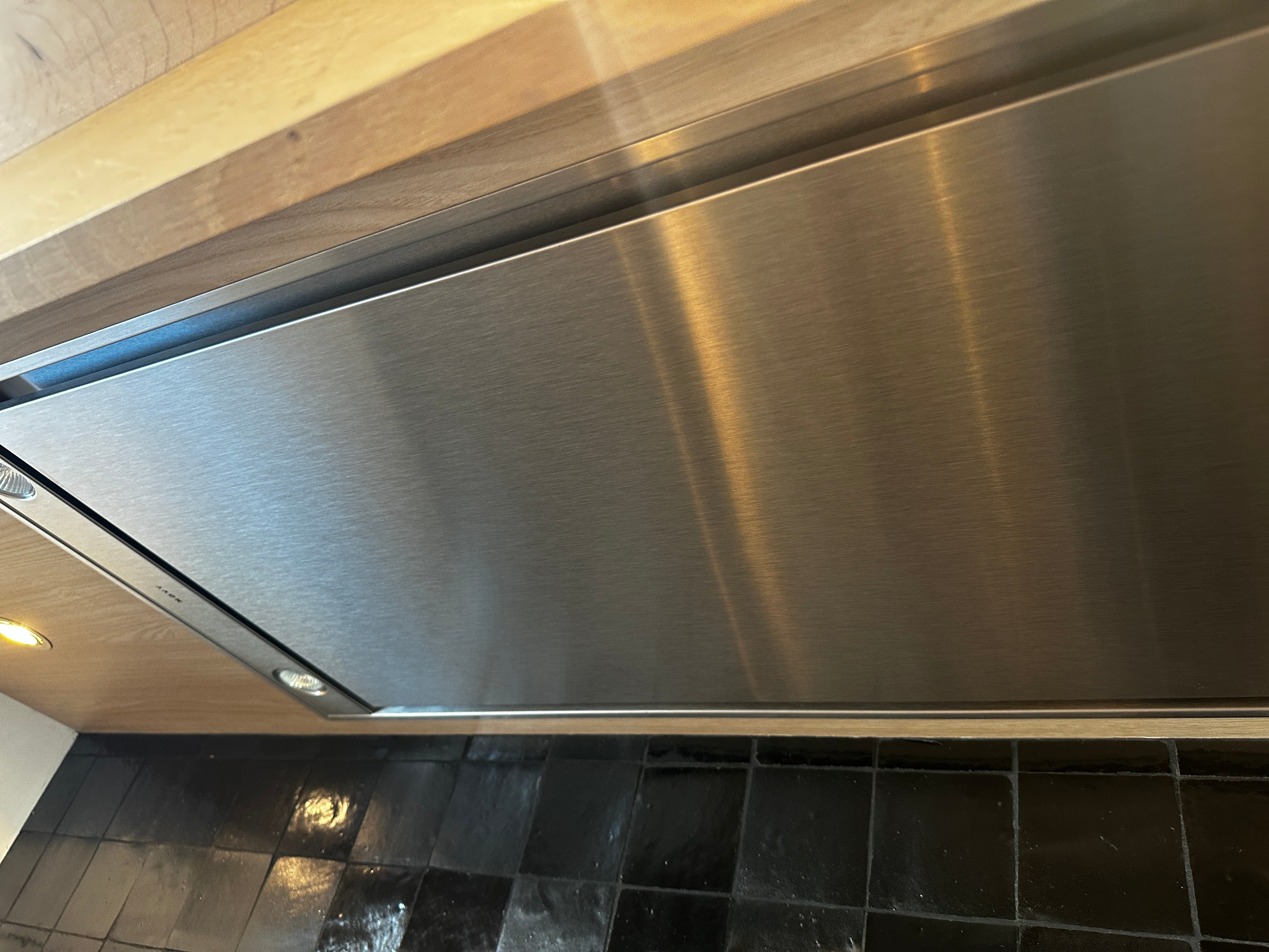 00296 - Landelijk houten eilandkeuken