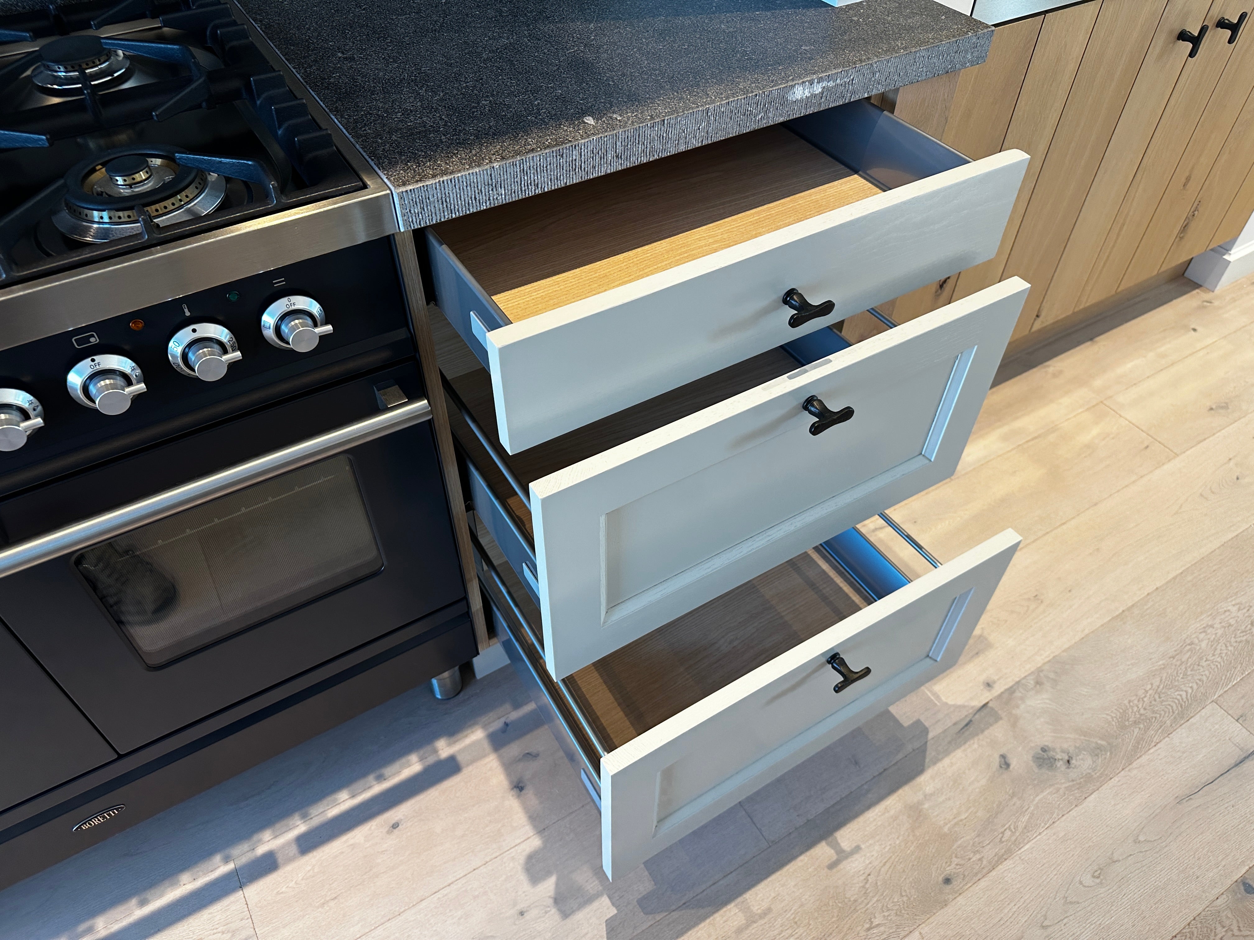 00296 - Landelijk houten eilandkeuken