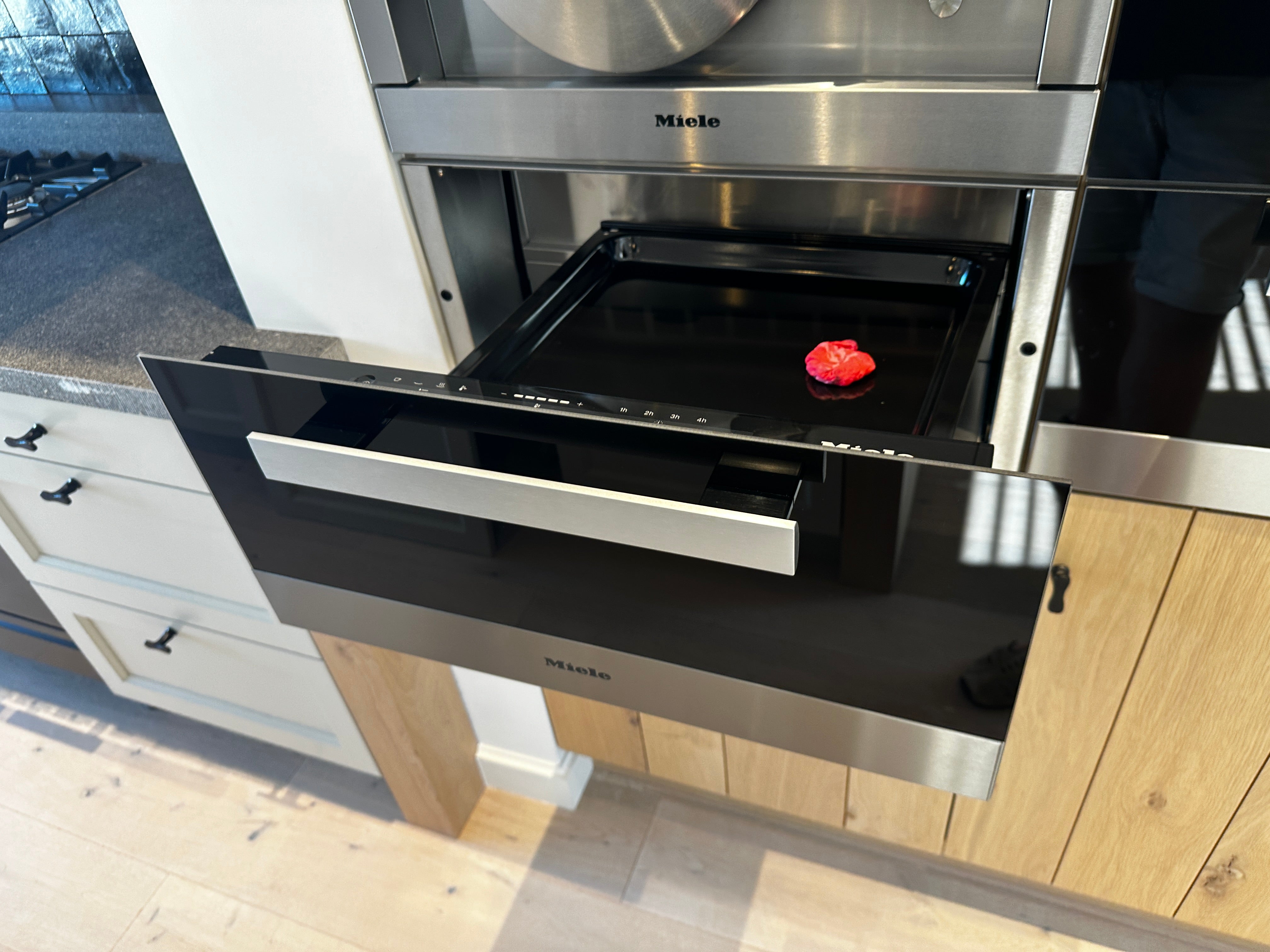 00296 - Landelijk houten eilandkeuken
