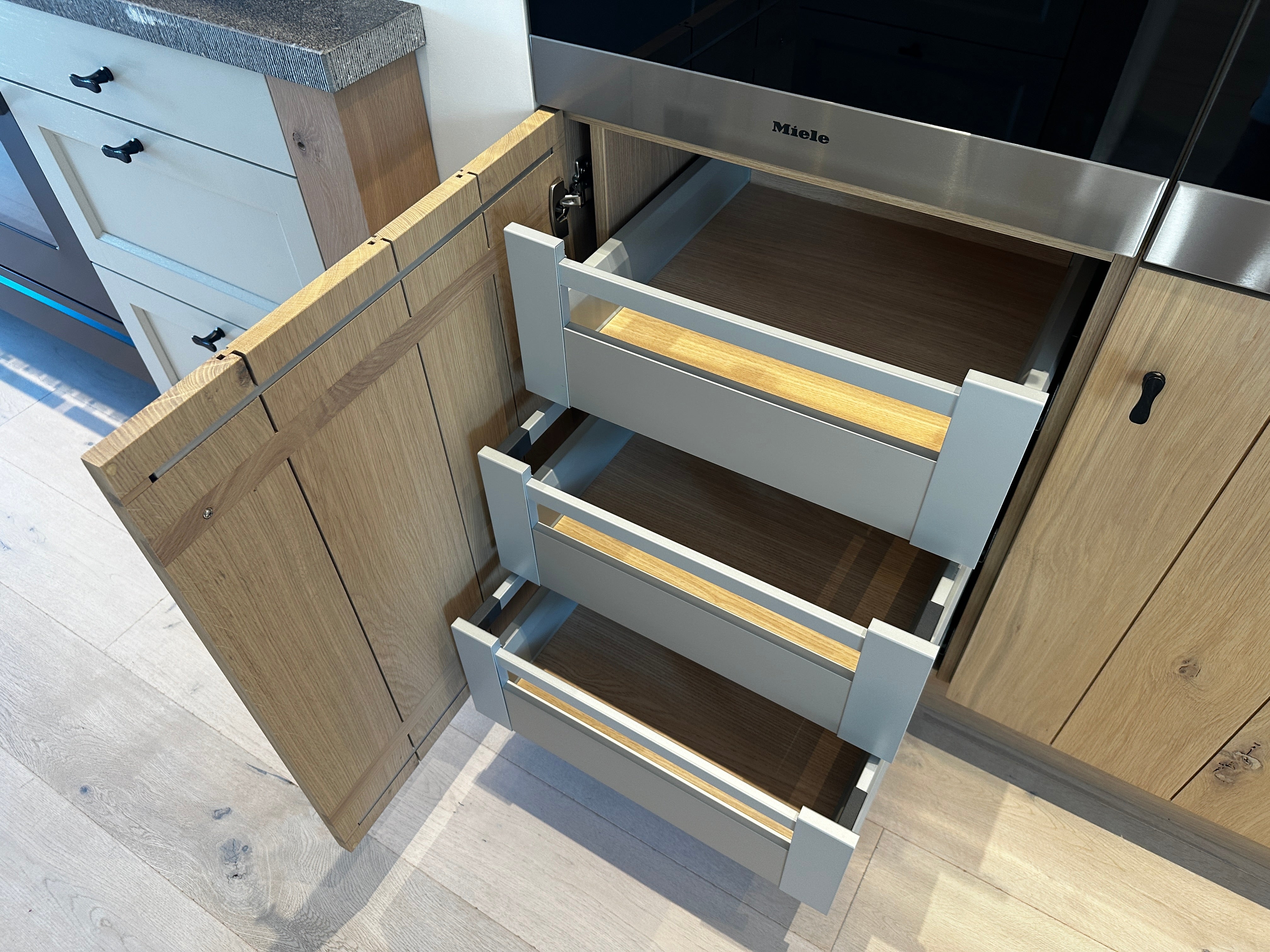00296 - Landelijk houten eilandkeuken