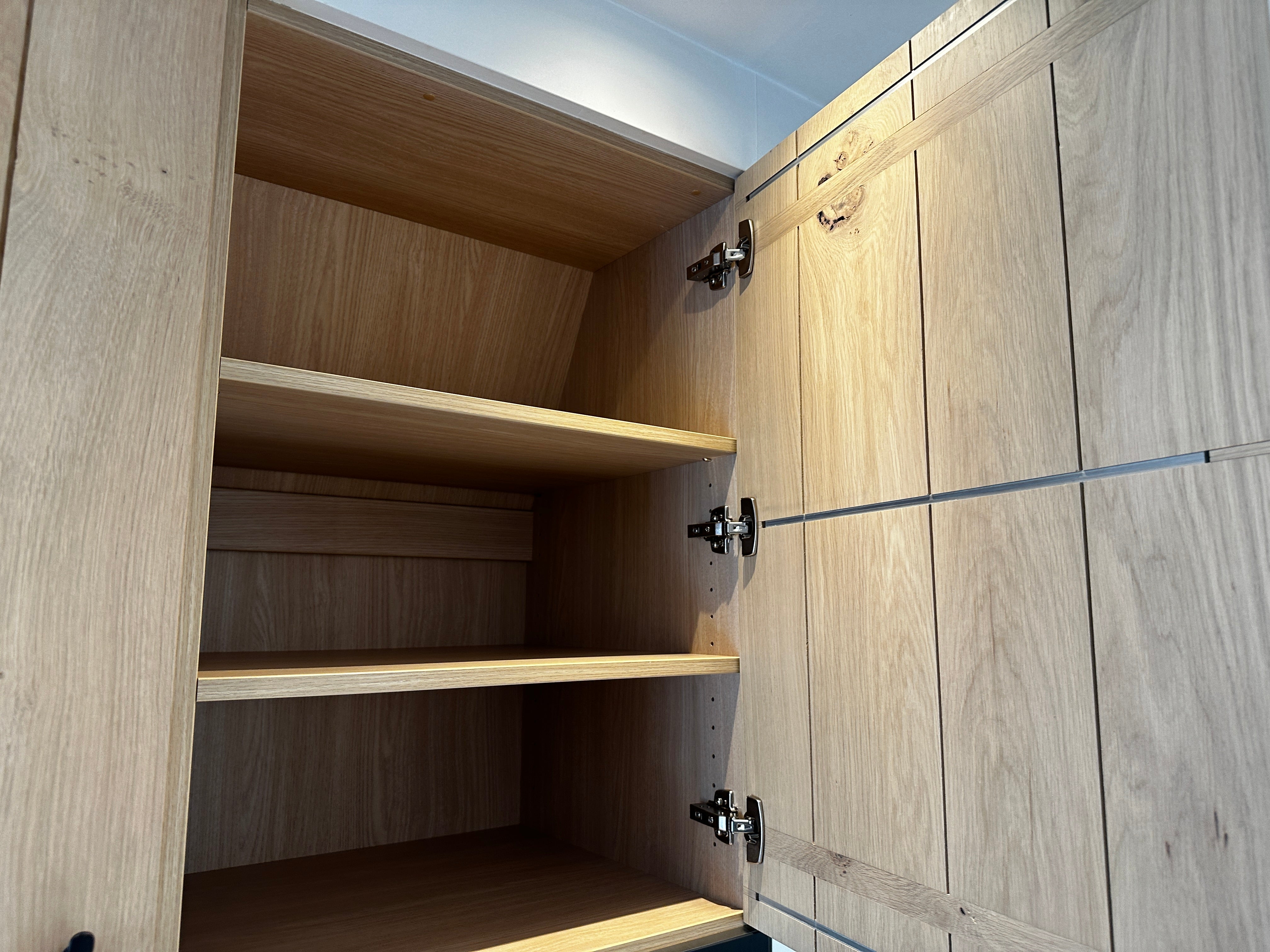 00296 - Landelijk houten eilandkeuken
