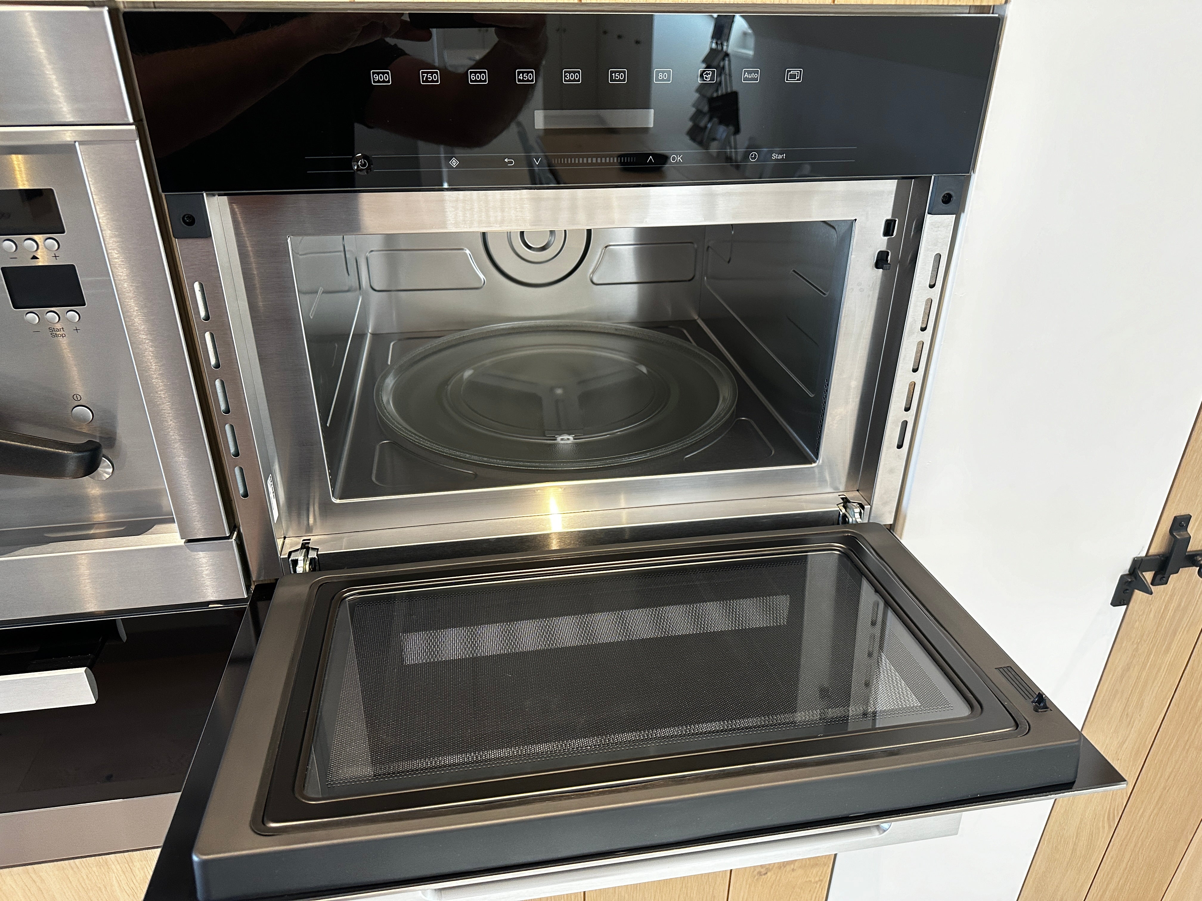 00296 - Landelijk houten eilandkeuken