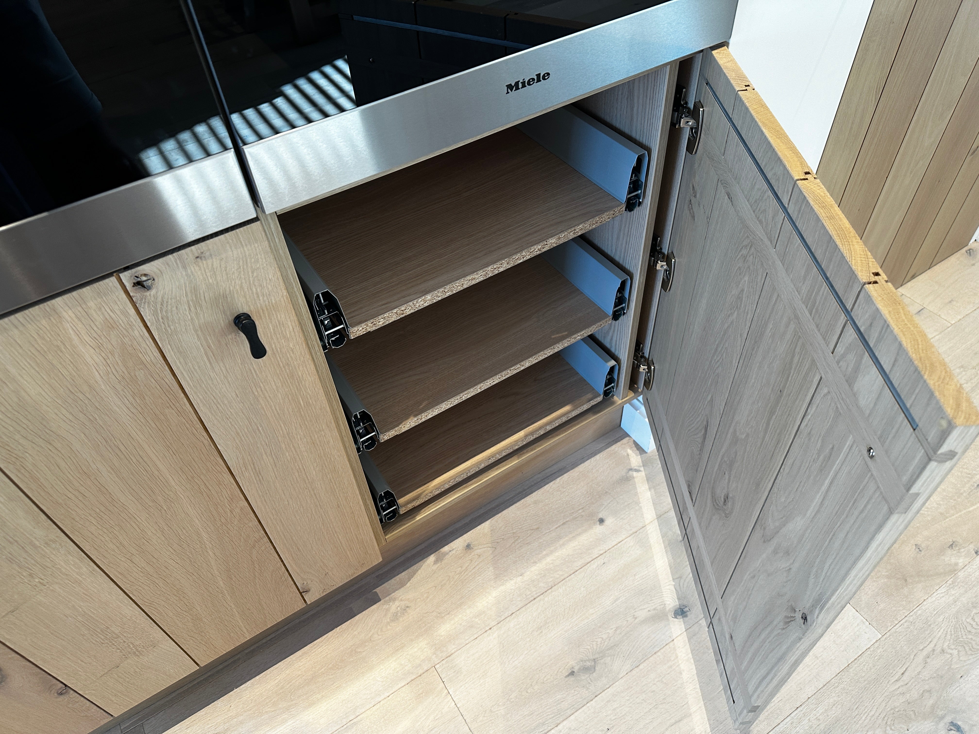 00296 - Landelijk houten eilandkeuken