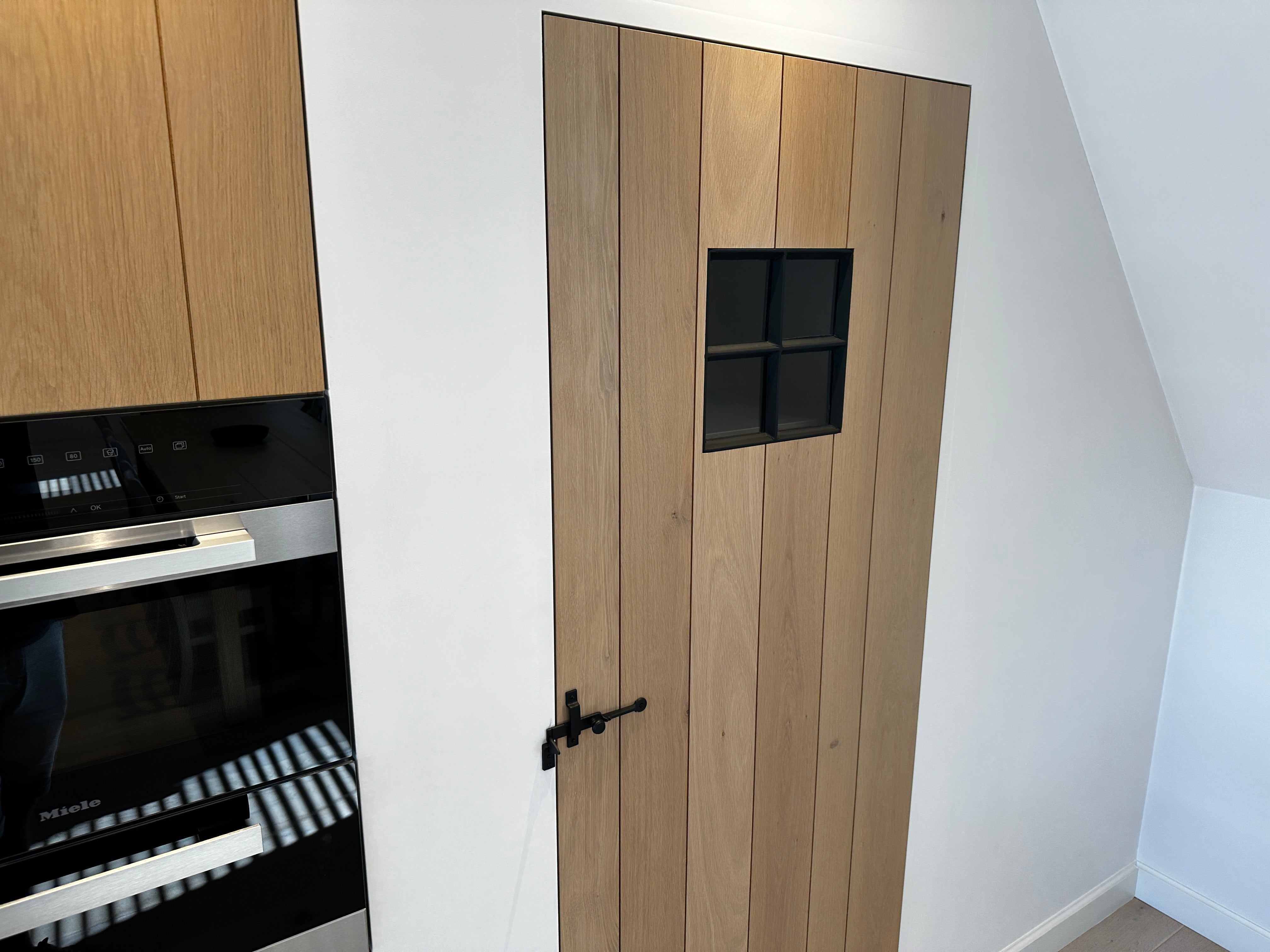 00296 - Landelijk houten eilandkeuken