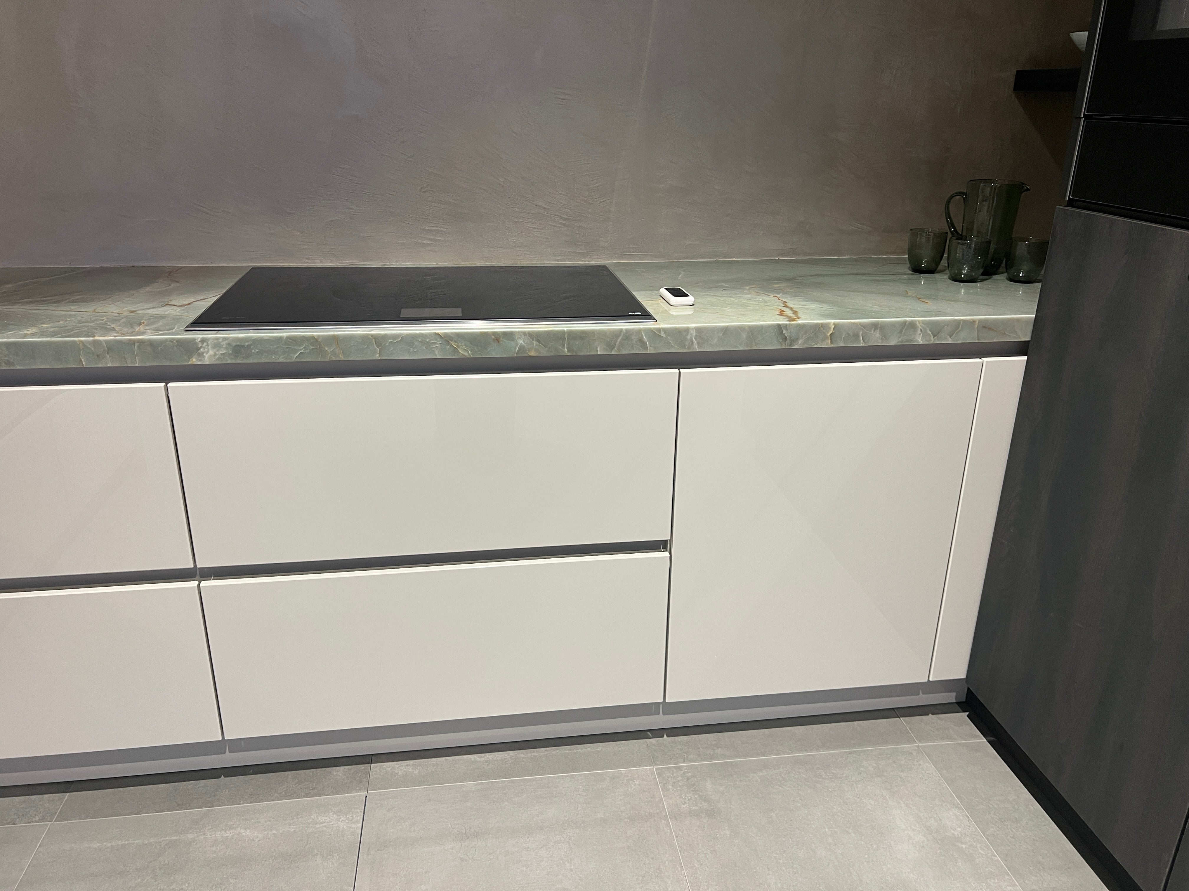 03164 - grijze schiereiland keuken