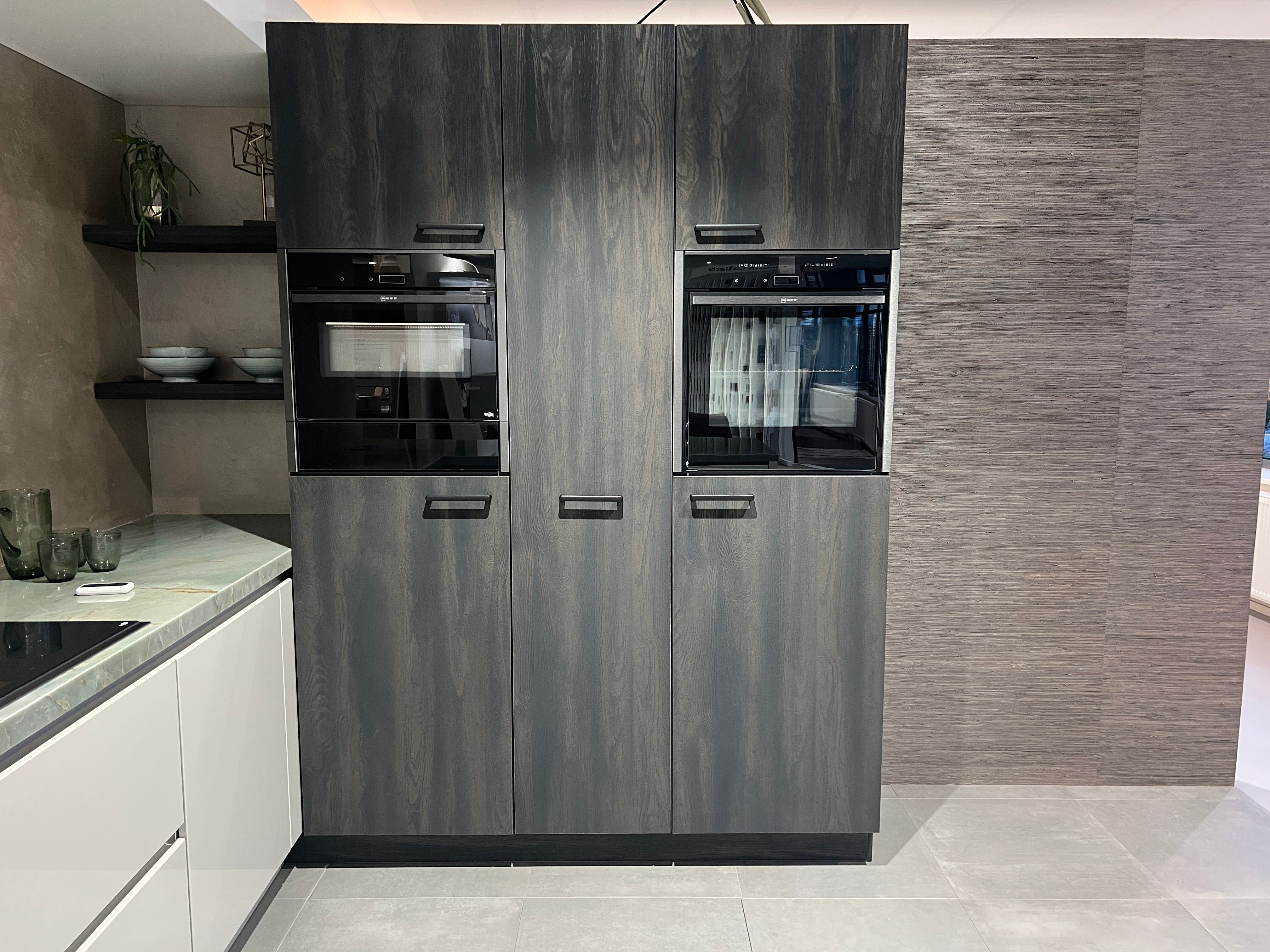 03164 - grijze schiereiland keuken