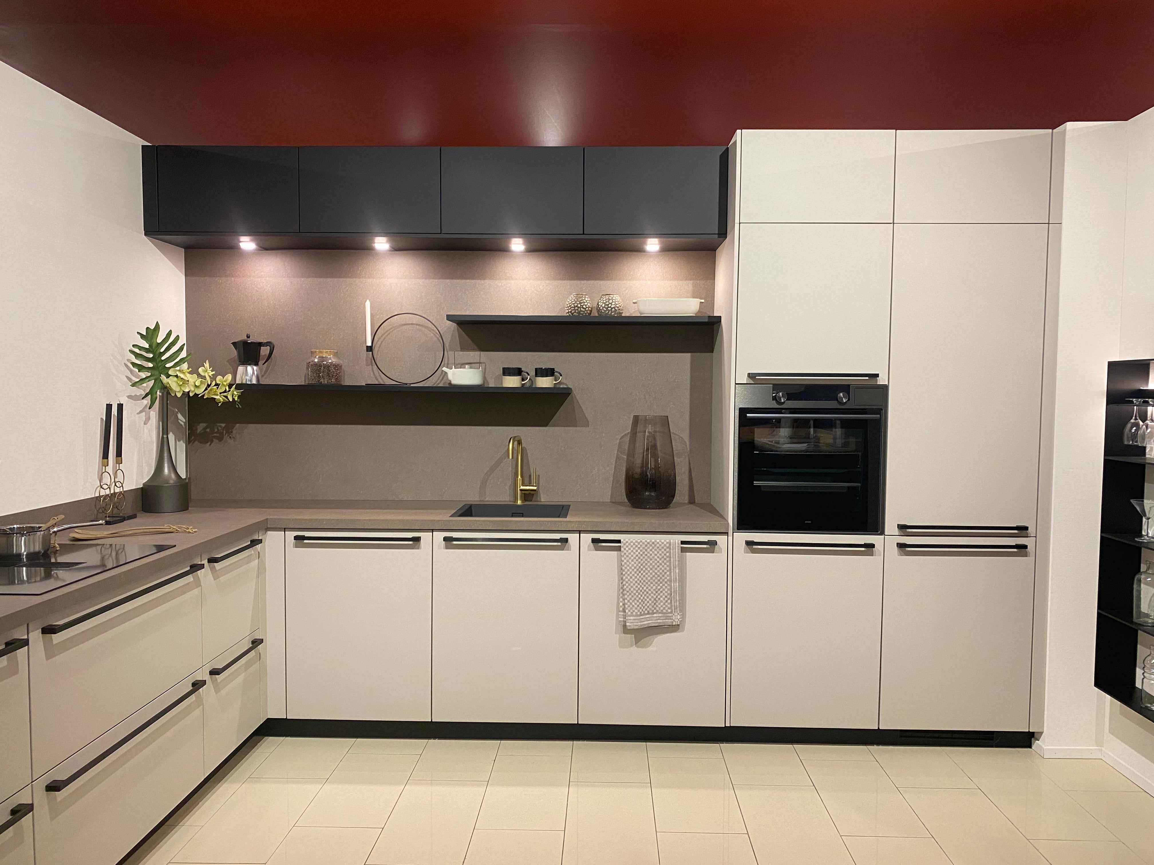 witte showroomkeuken