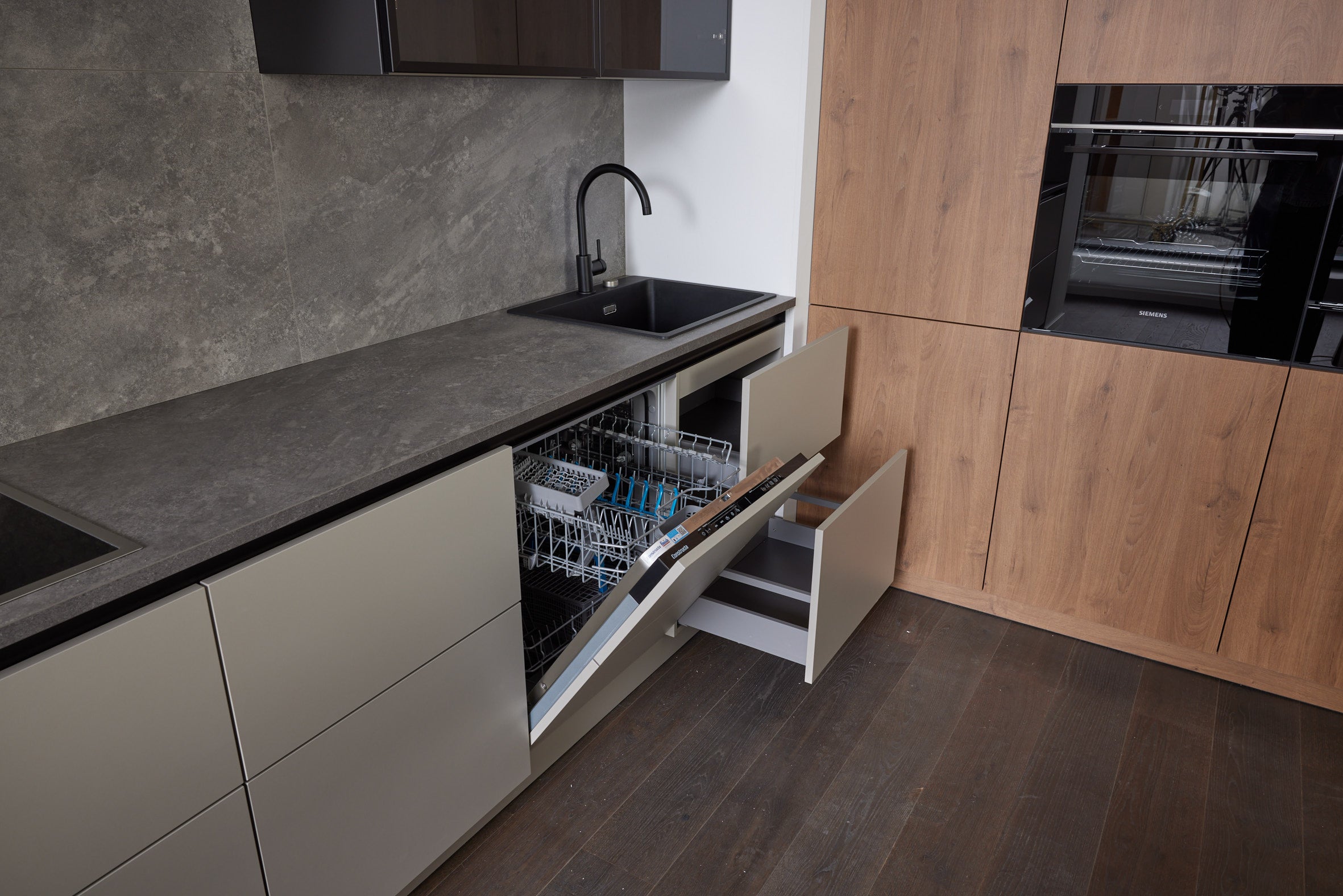 02736 - Kiezelgrijze Schuller keuken