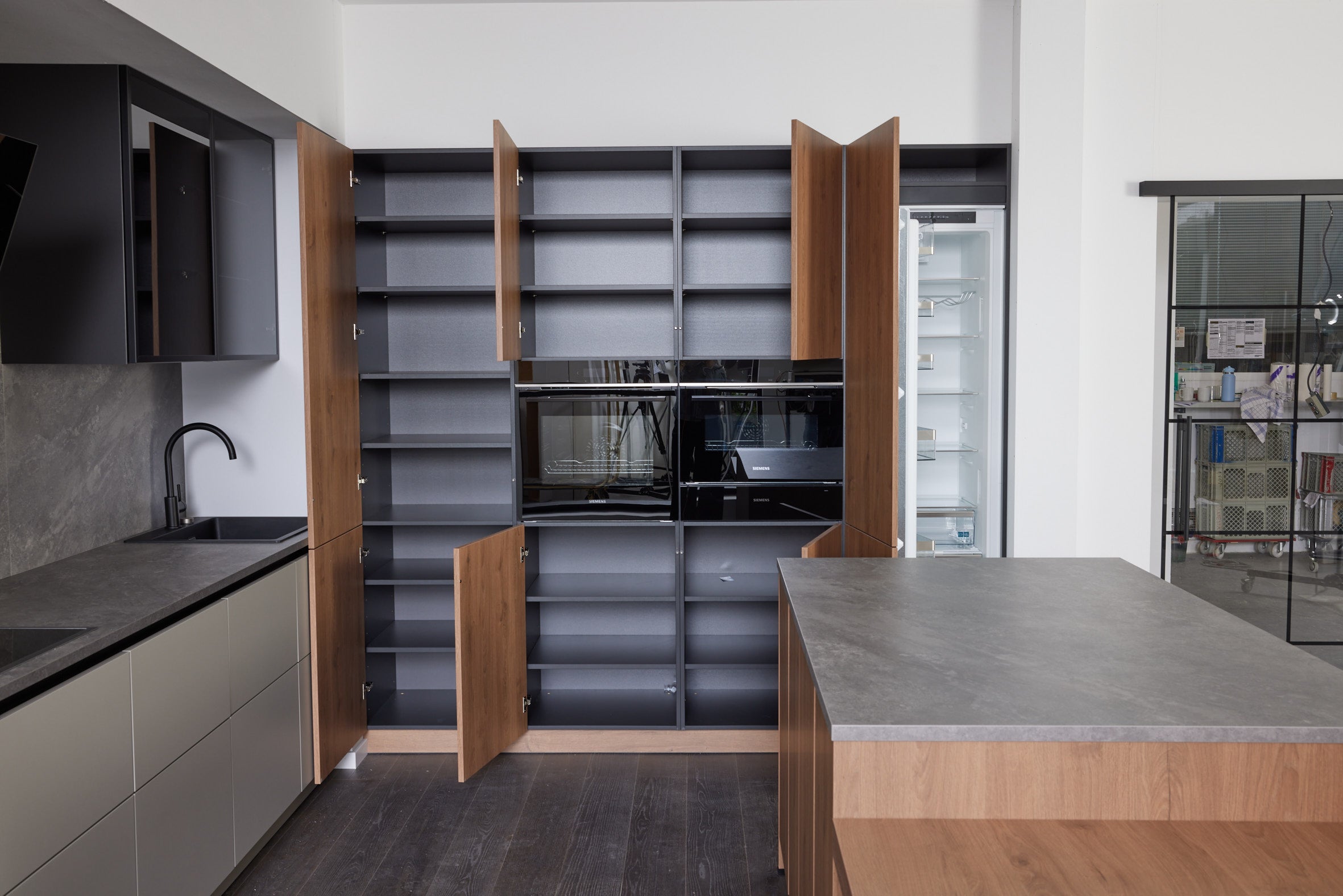 02736 - Kiezelgrijze Schuller keuken