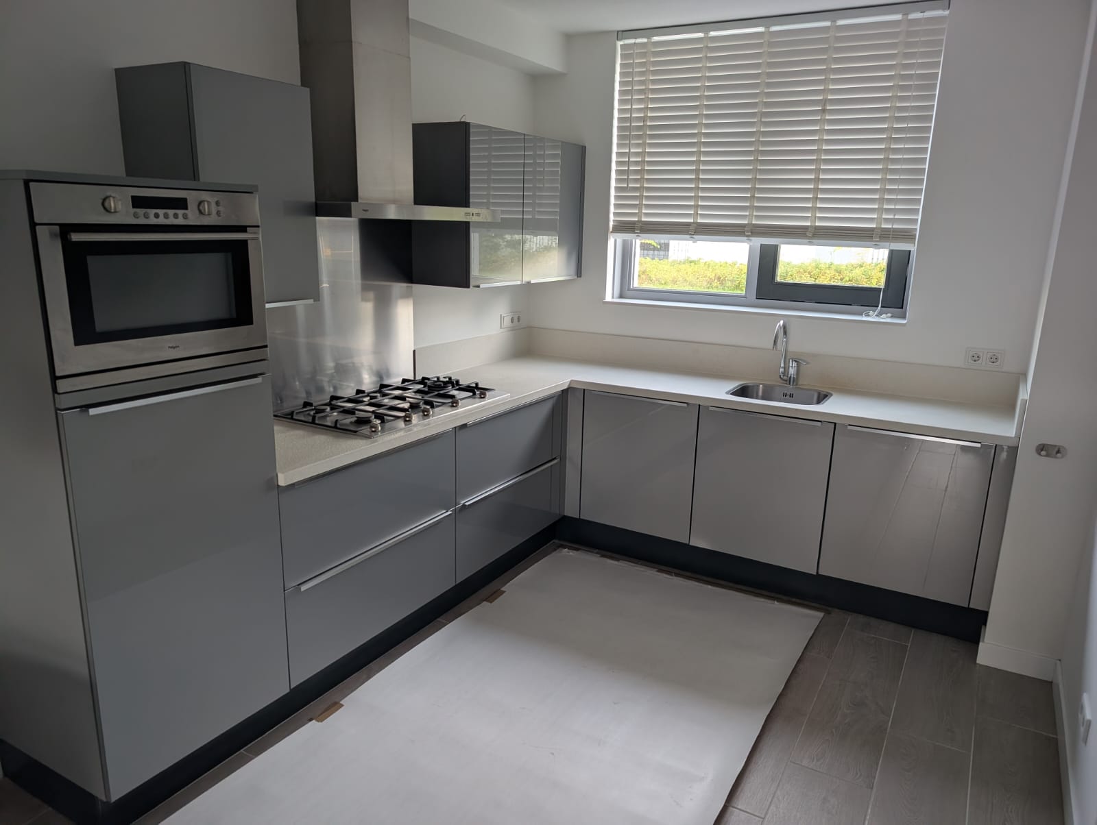 02636 - Grijze hoekkeuken