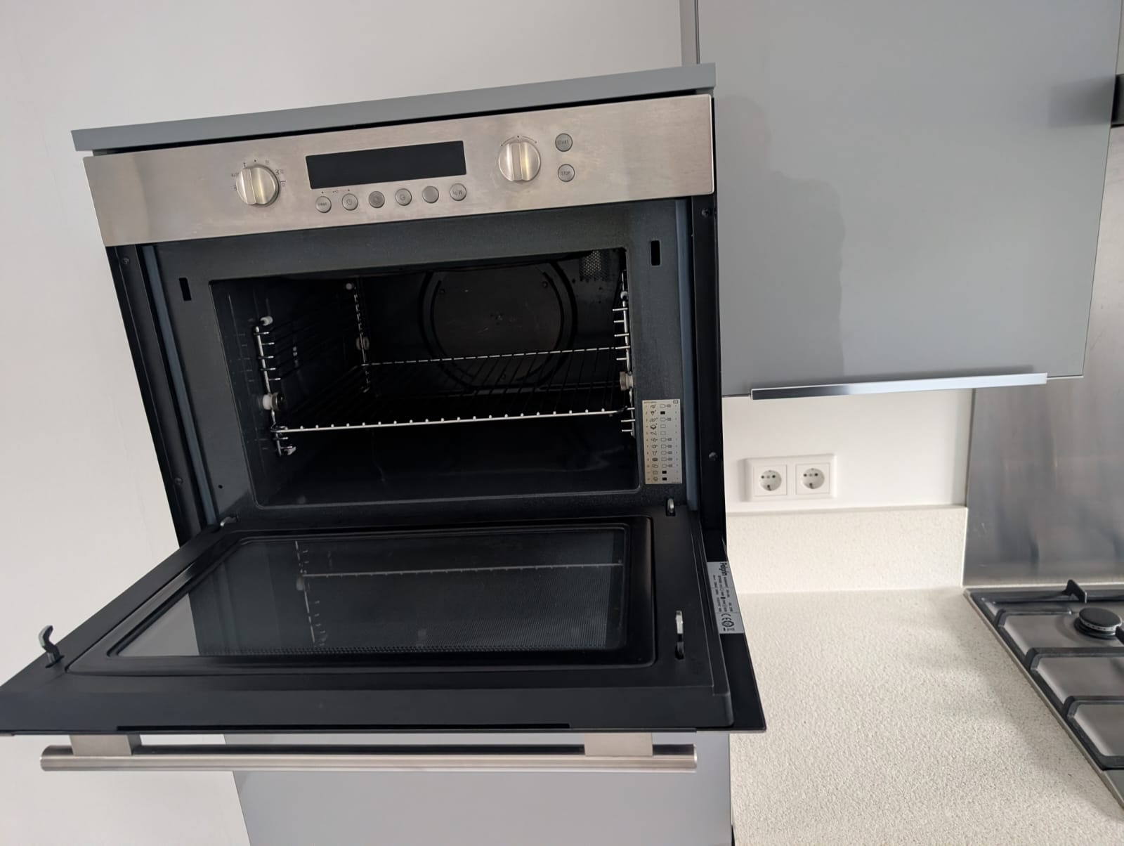 02636 - Grijze hoekkeuken