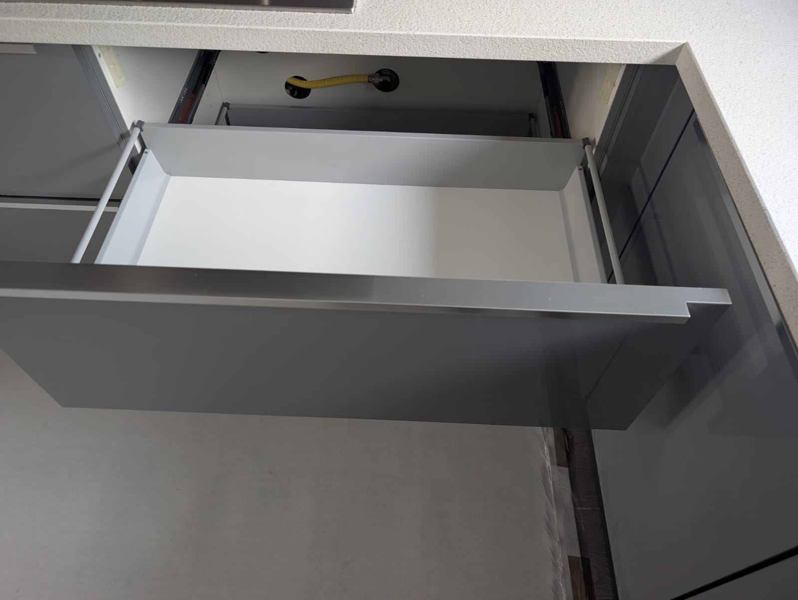 02636 - Grijze hoekkeuken