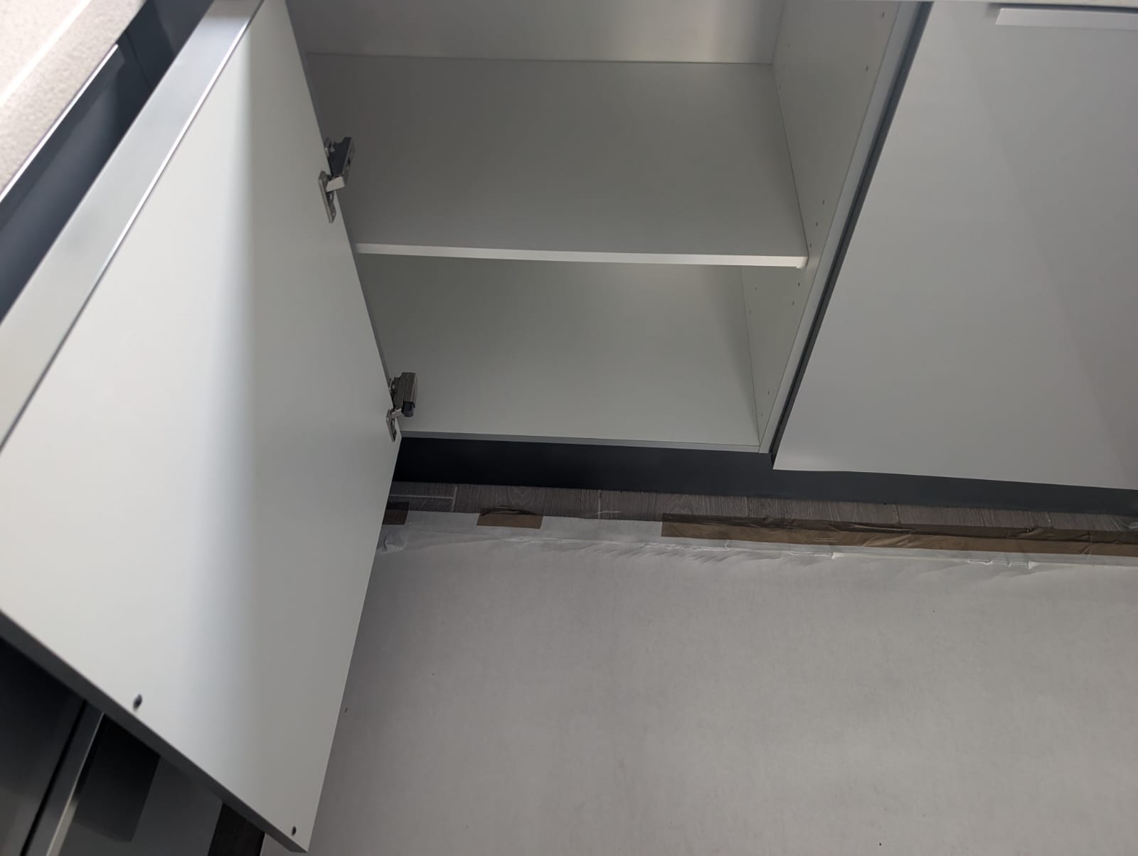 02636 - Grijze hoekkeuken