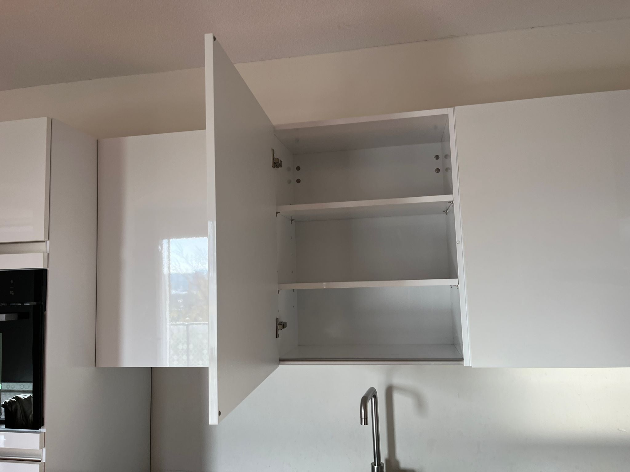 02700 - Hoogglans witte hoekkeuken