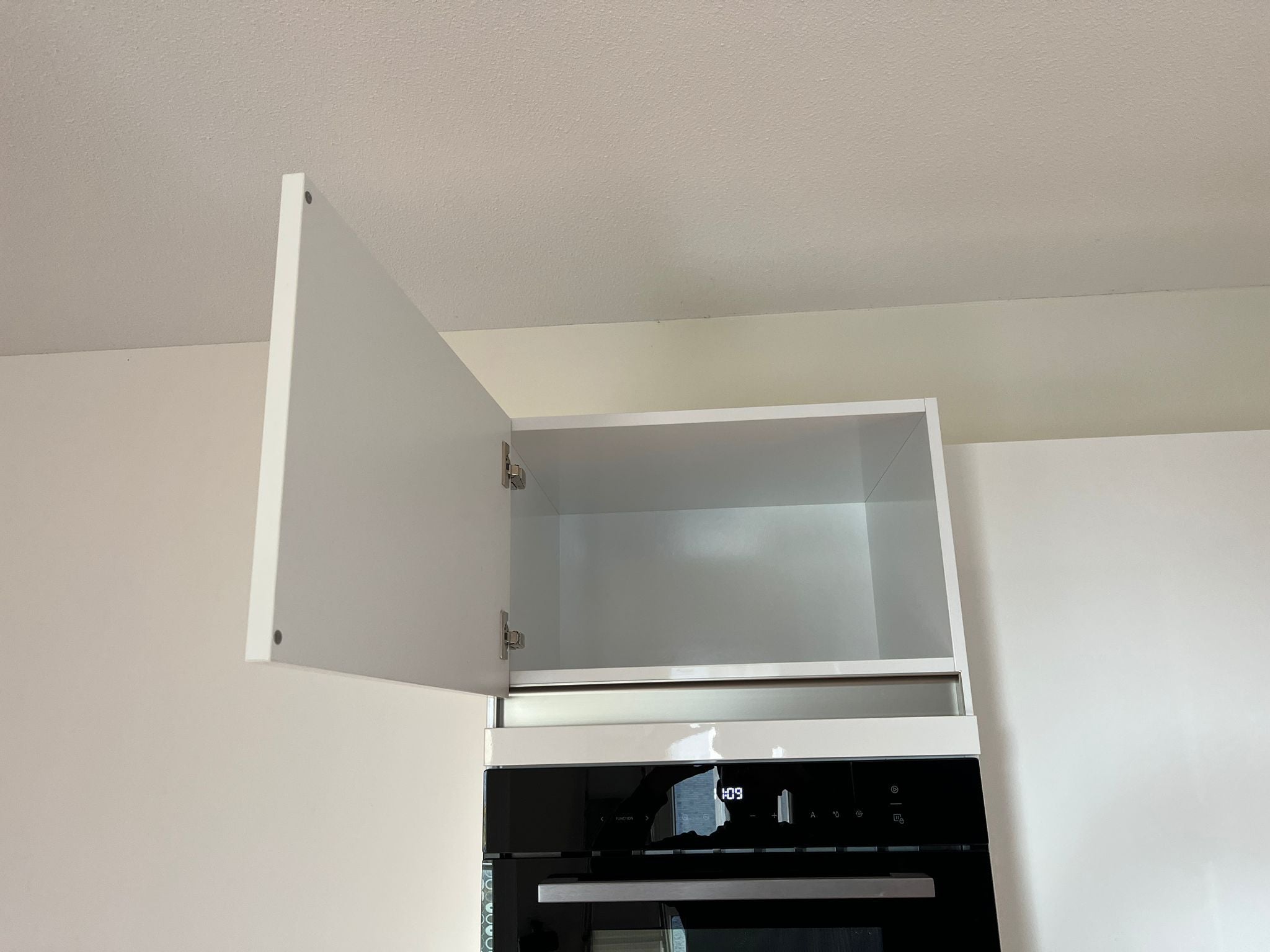 02700 - Hoogglans witte hoekkeuken