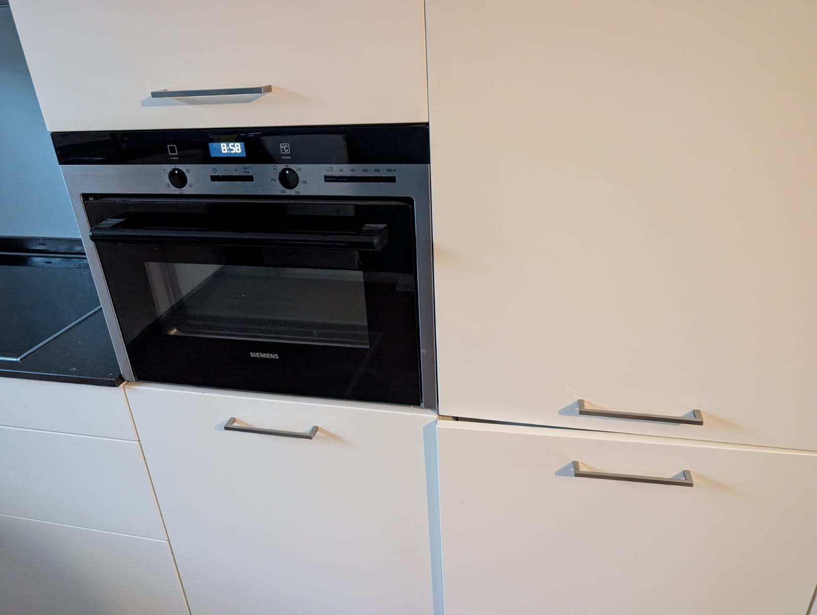 02422 - Witte hoekkeuken