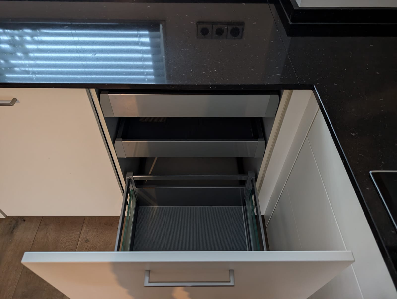 02422 - Witte hoekkeuken