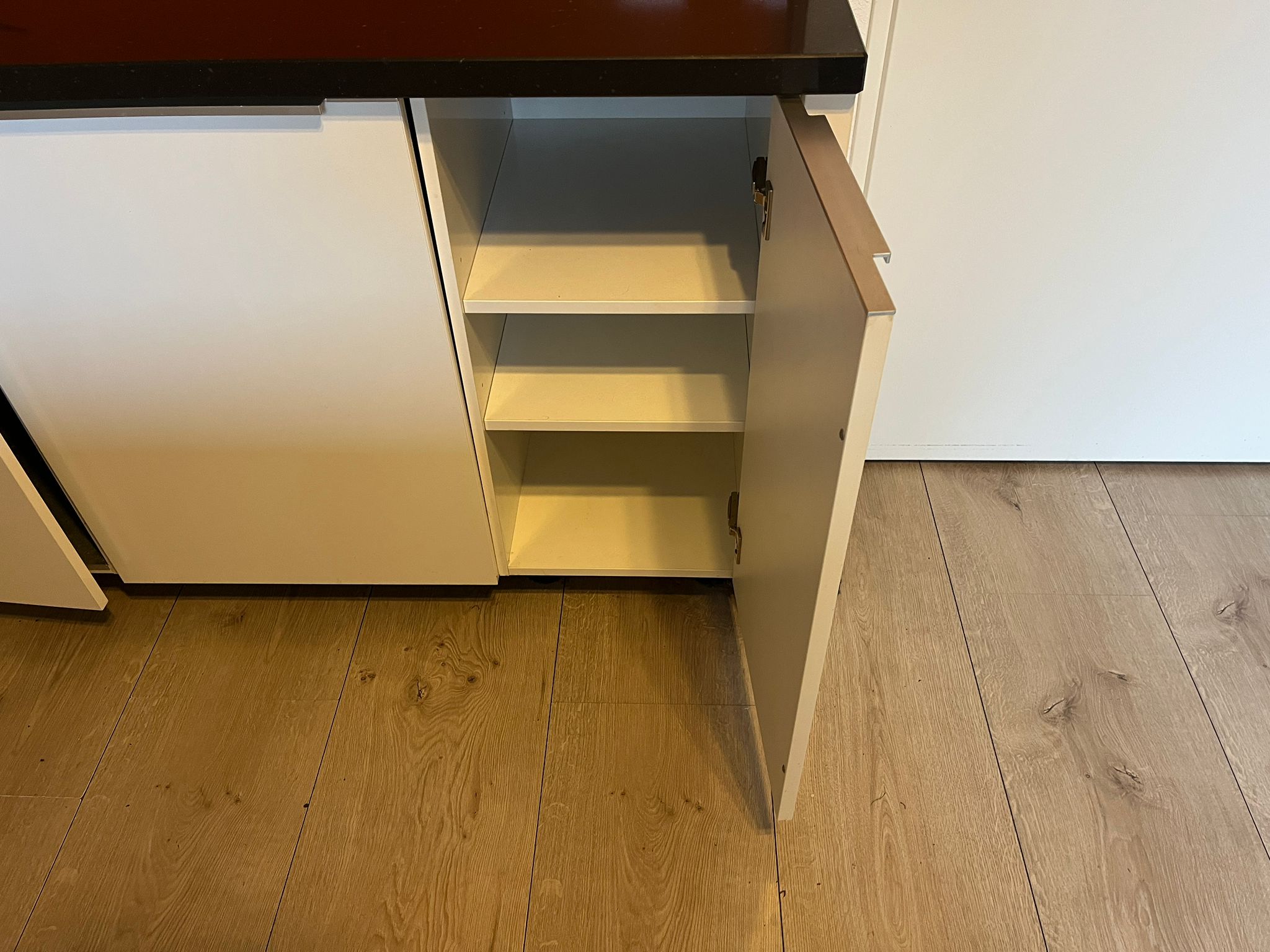 02890 - Witte schiereiland keuken