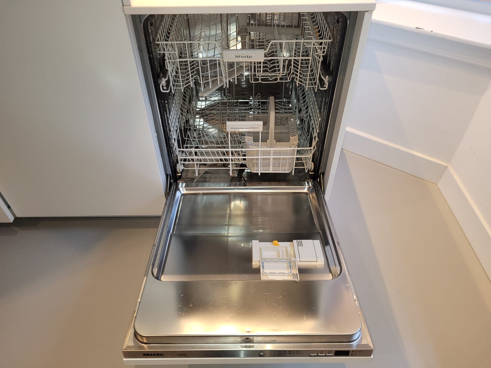 02756 - Witte schiereiland keuken