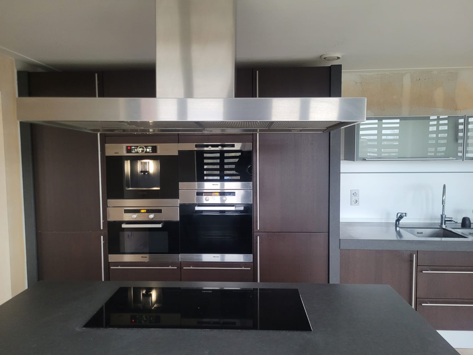 02282 - Donkerbruine Poggenpohl keuken