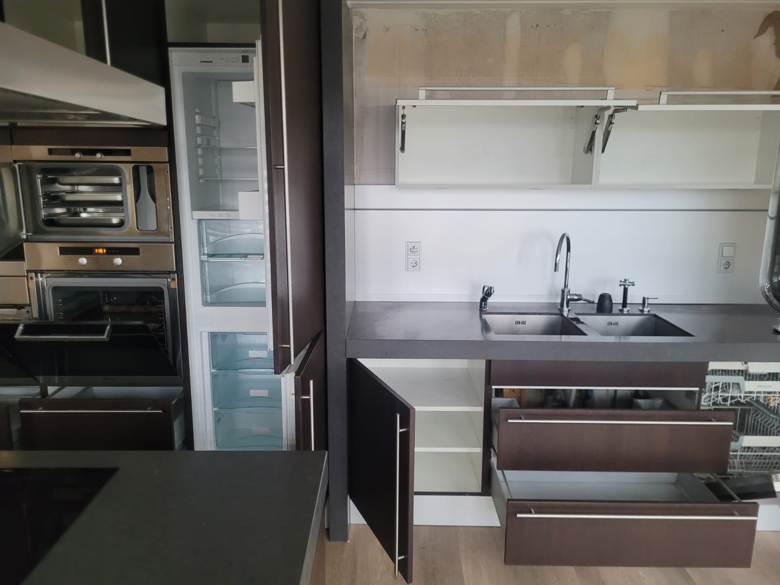 02282 - Donkerbruine Poggenpohl keuken