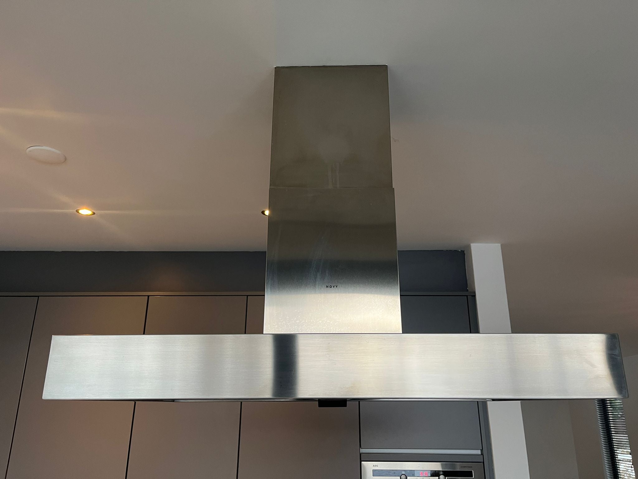 02288 - Grijze schiereiland keuken