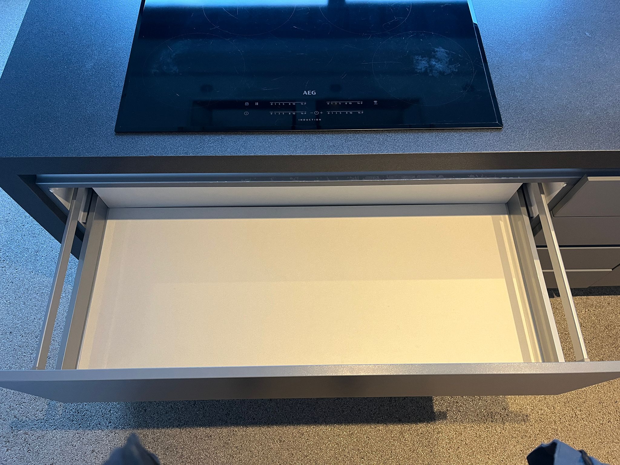 02288 - Grijze schiereiland keuken