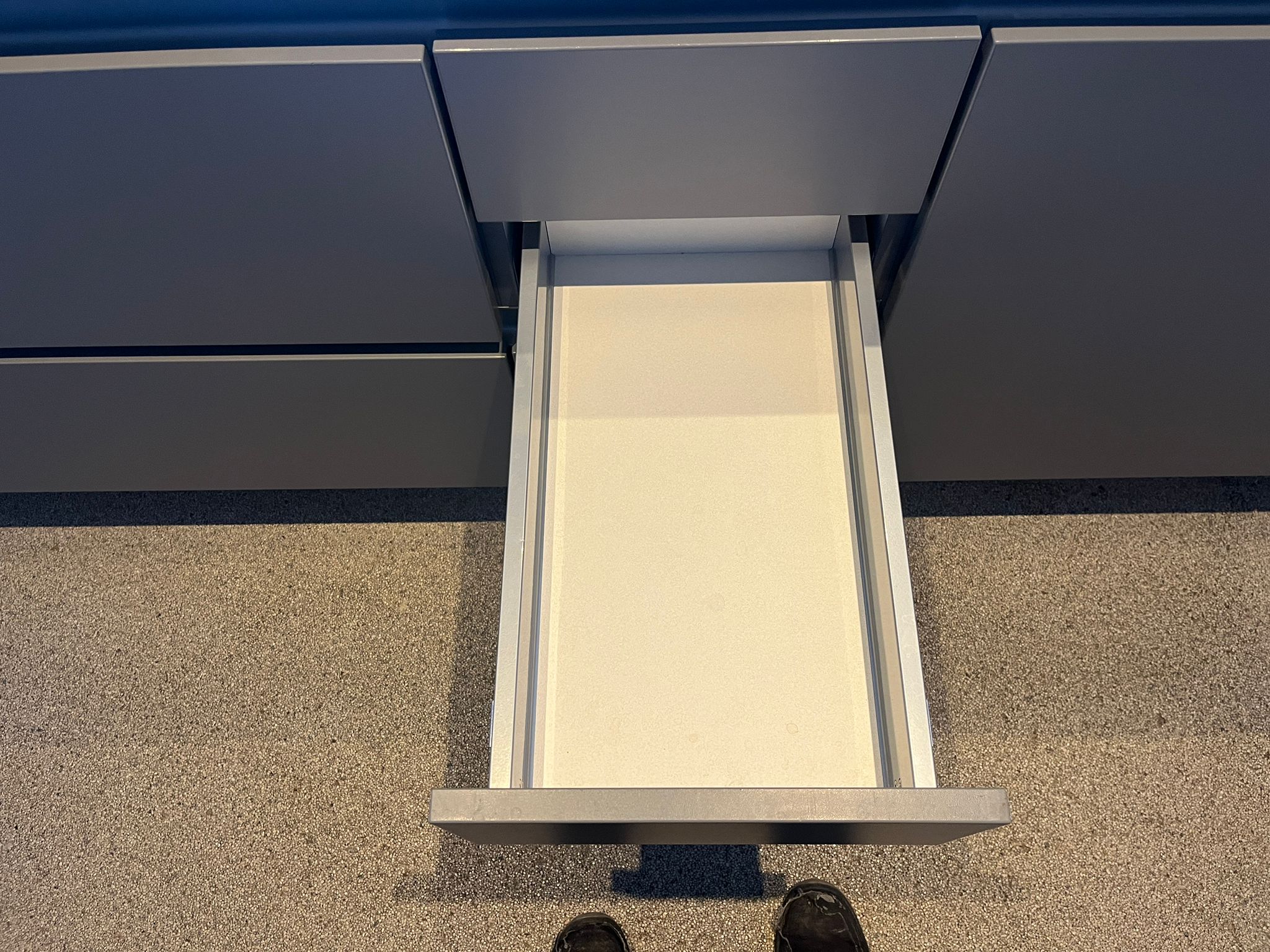 02288 - Grijze schiereiland keuken