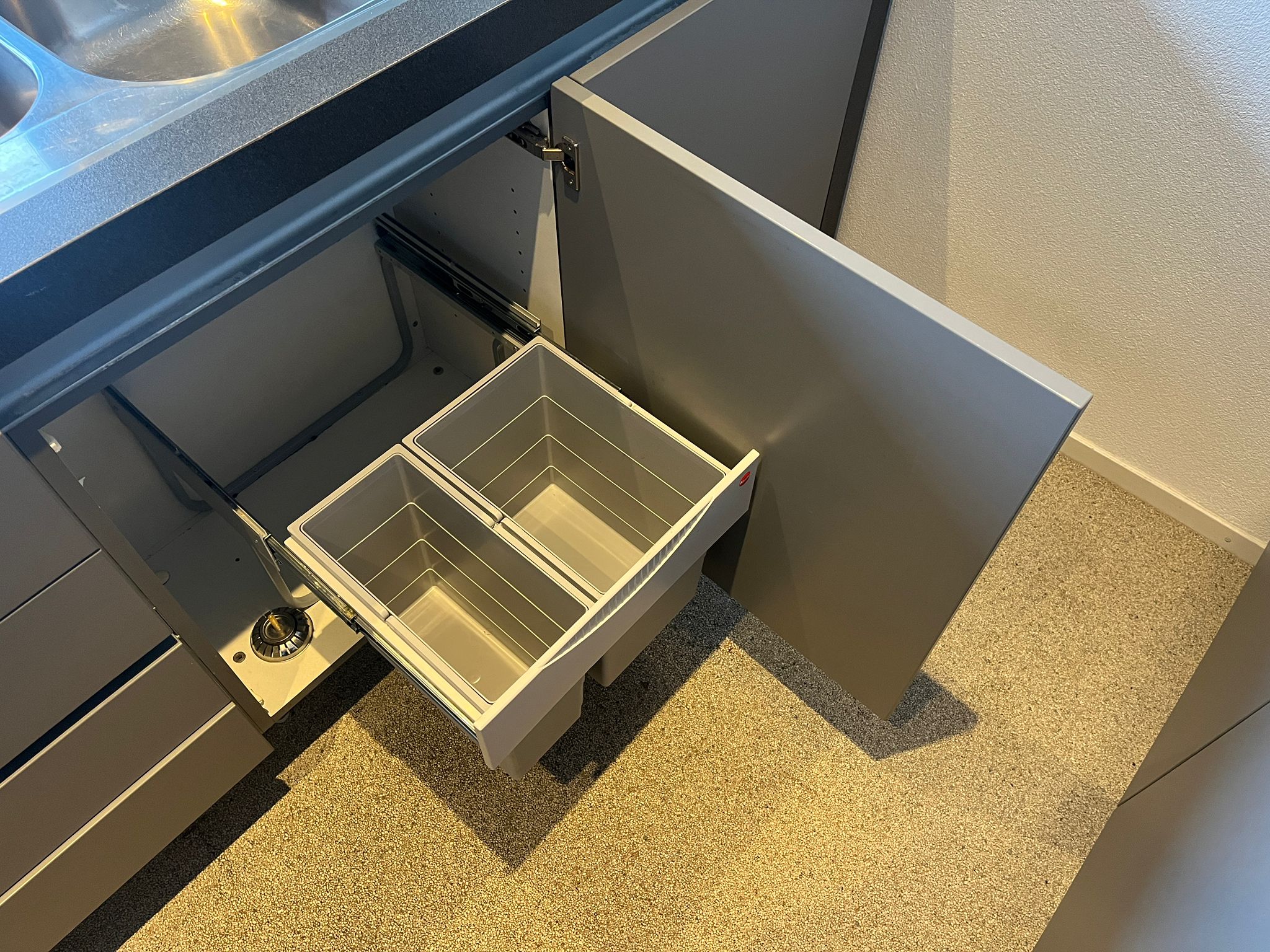 02288 - Grijze schiereiland keuken