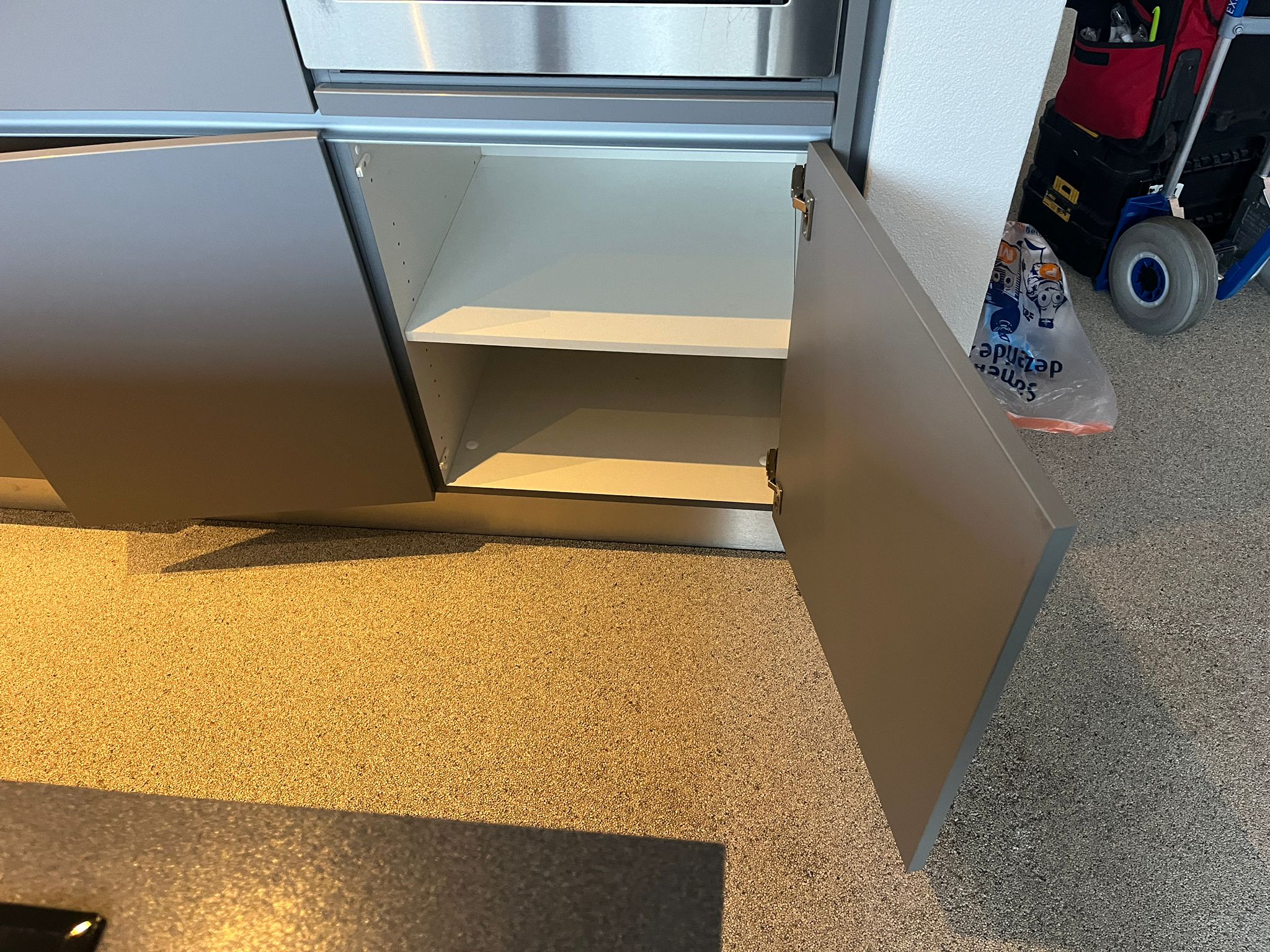 02288 - Grijze schiereiland keuken