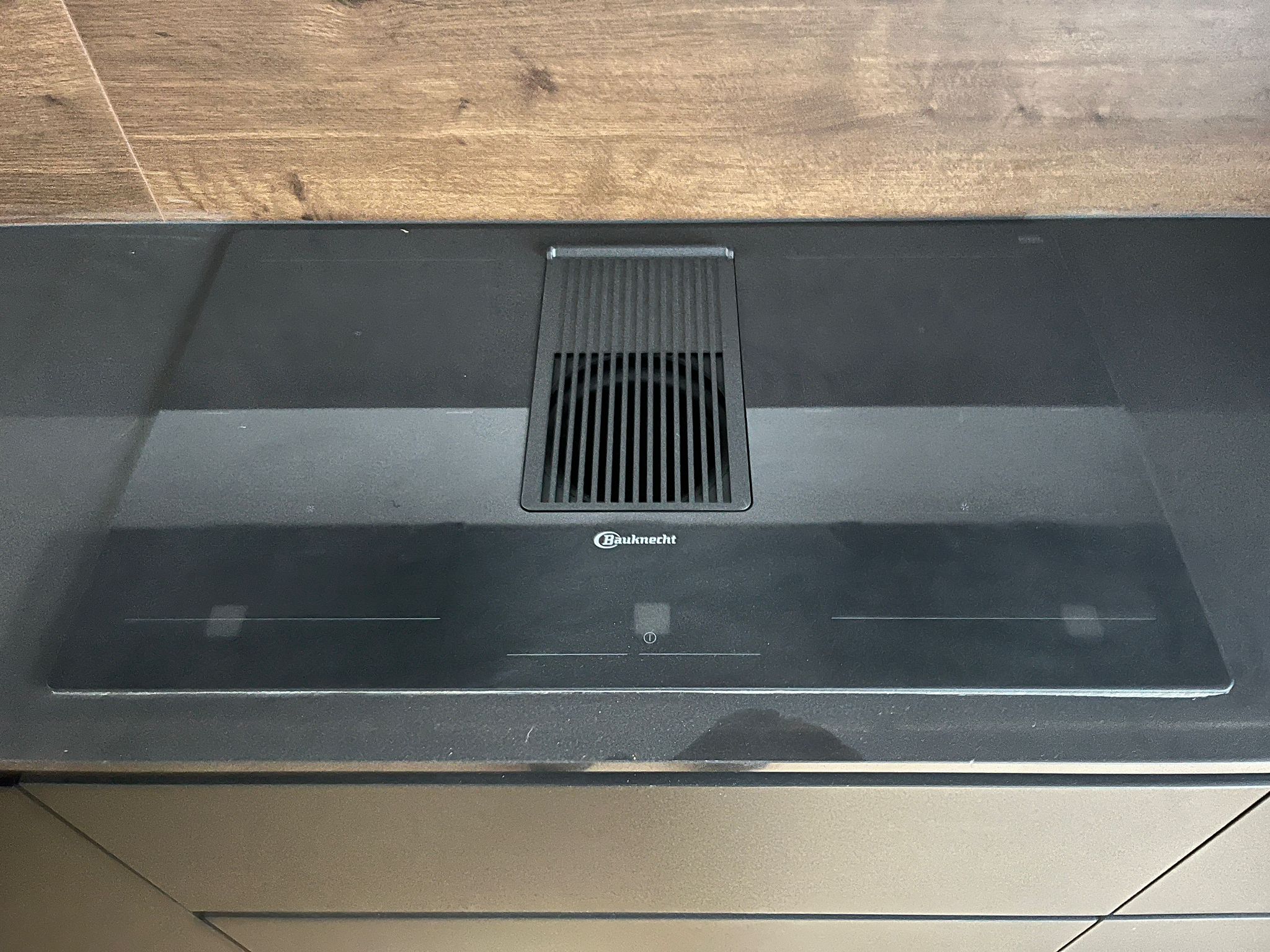 03000 - Zwarte hoekkeuken met hoge kast