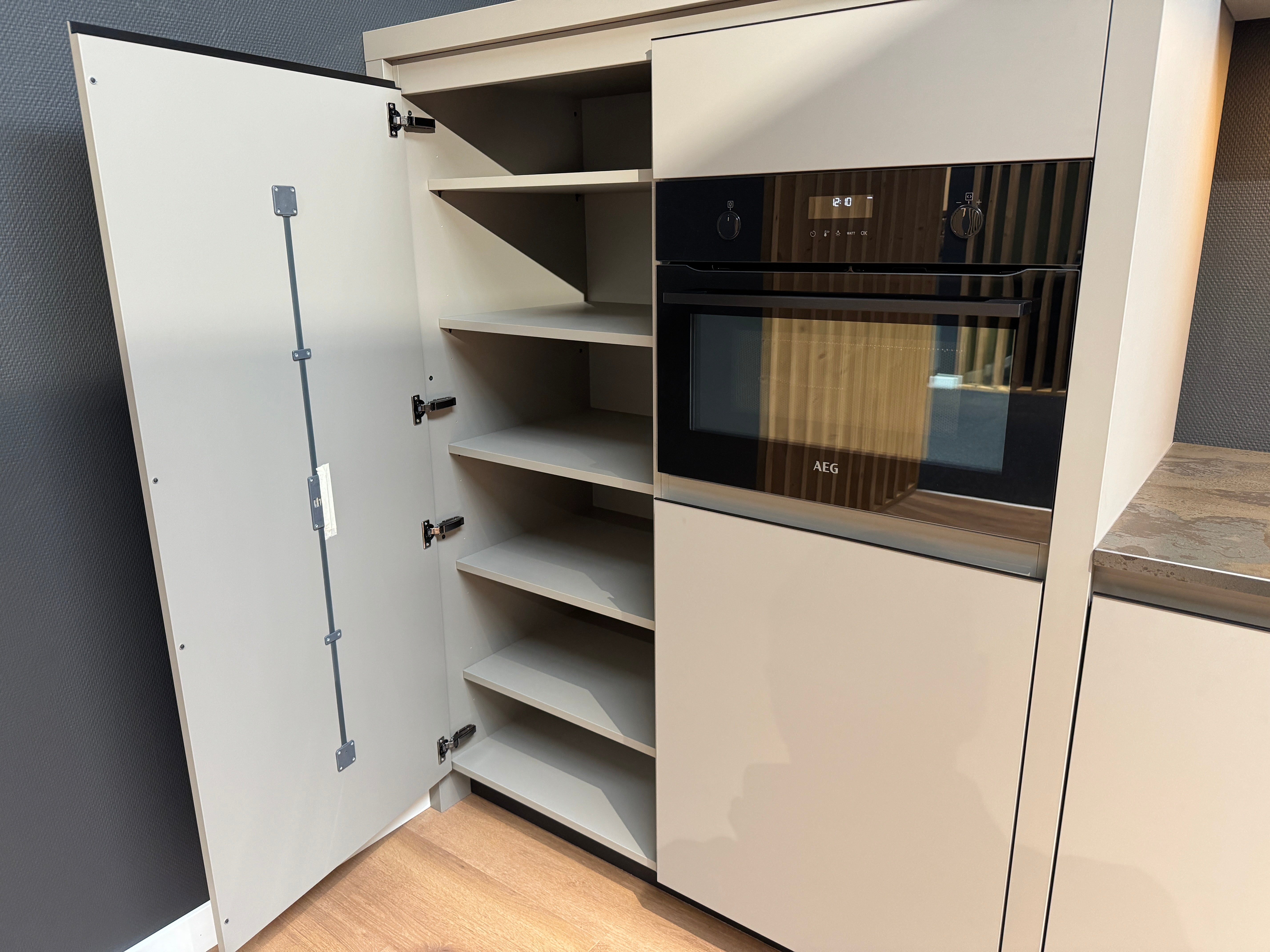 33983 - Grey island kitchen from Rotpunkt with Dekton top