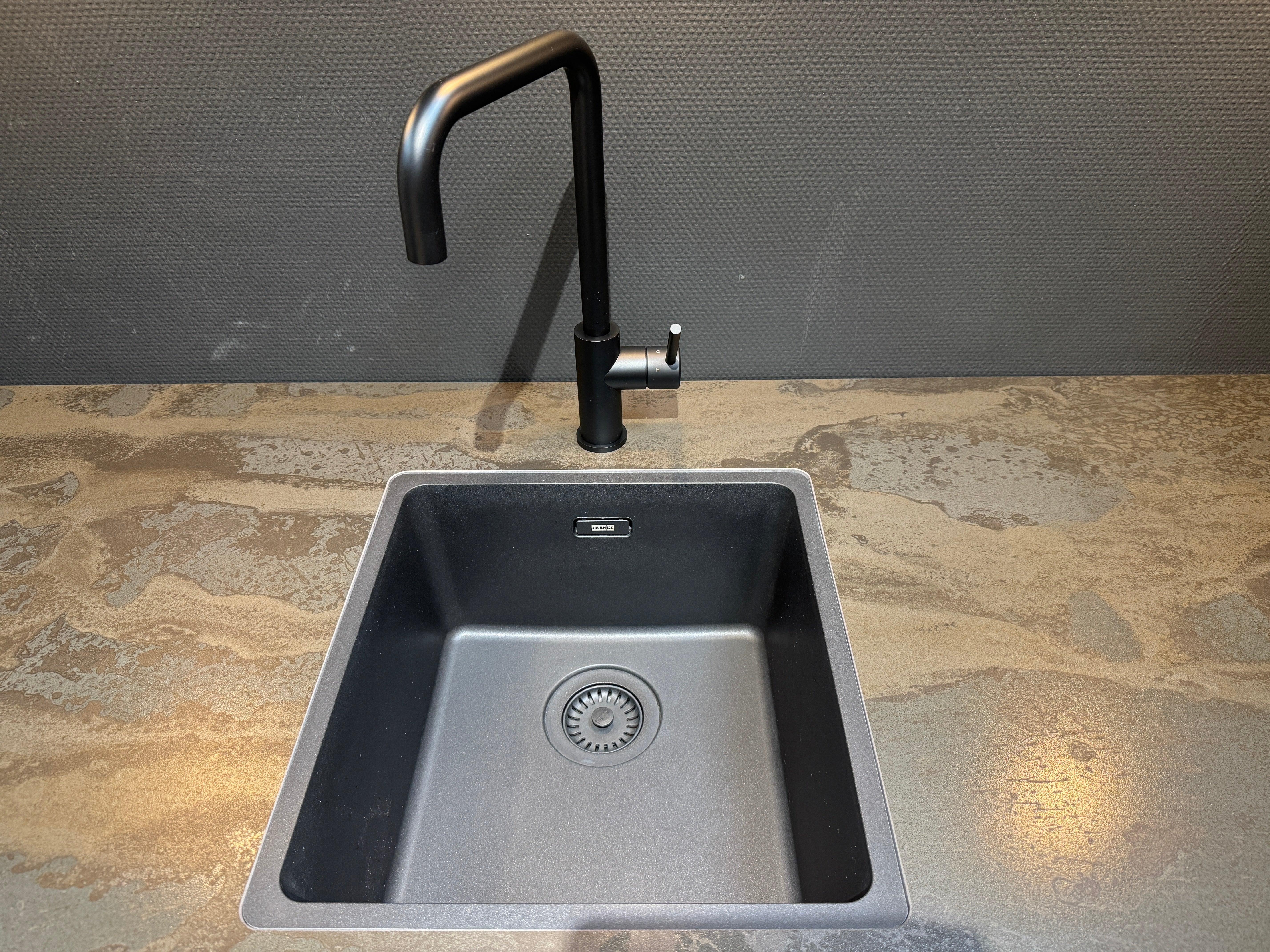 33983 - Grey island kitchen from Rotpunkt with Dekton top