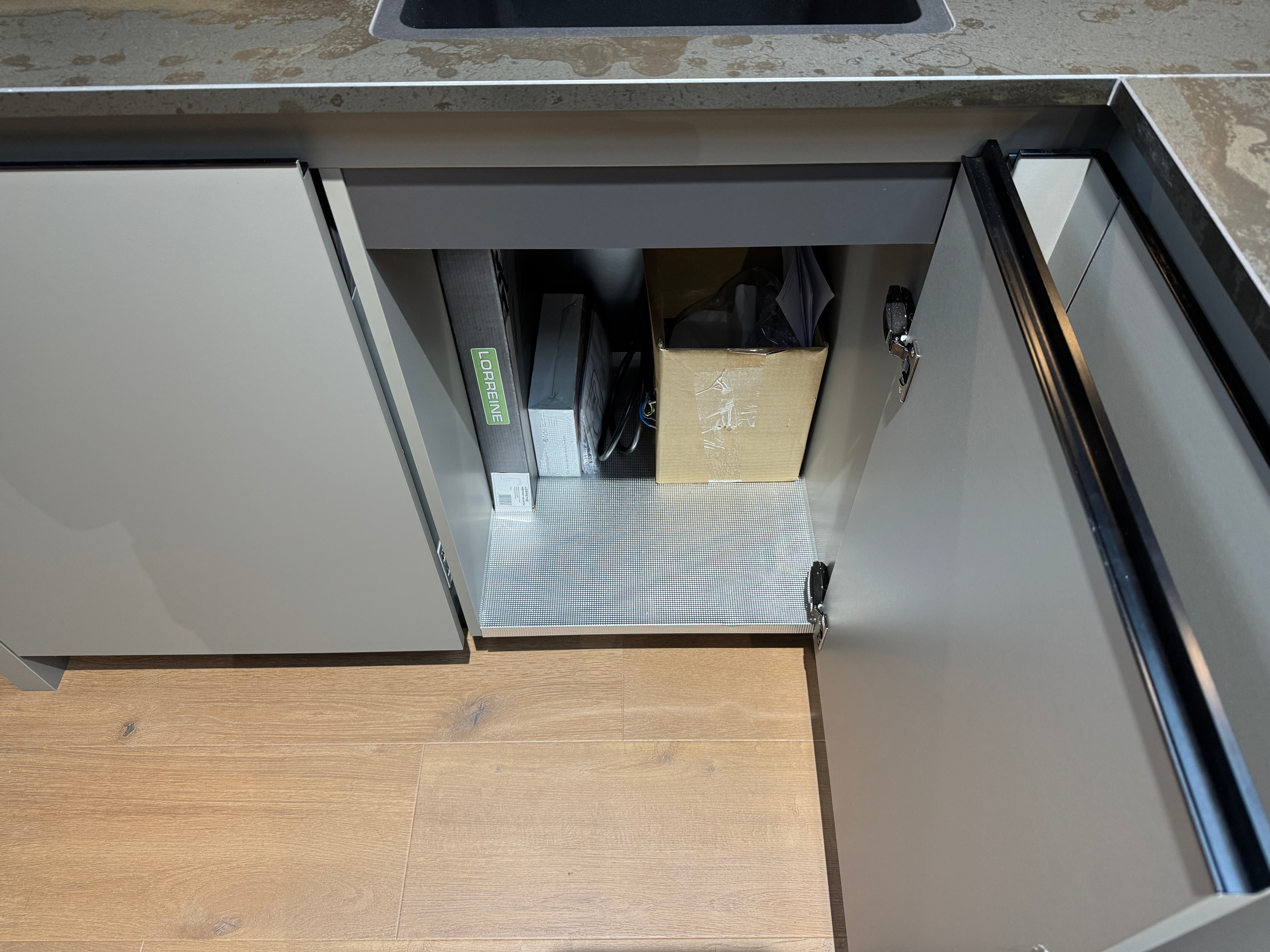 33983 - Grey island kitchen from Rotpunkt with Dekton top