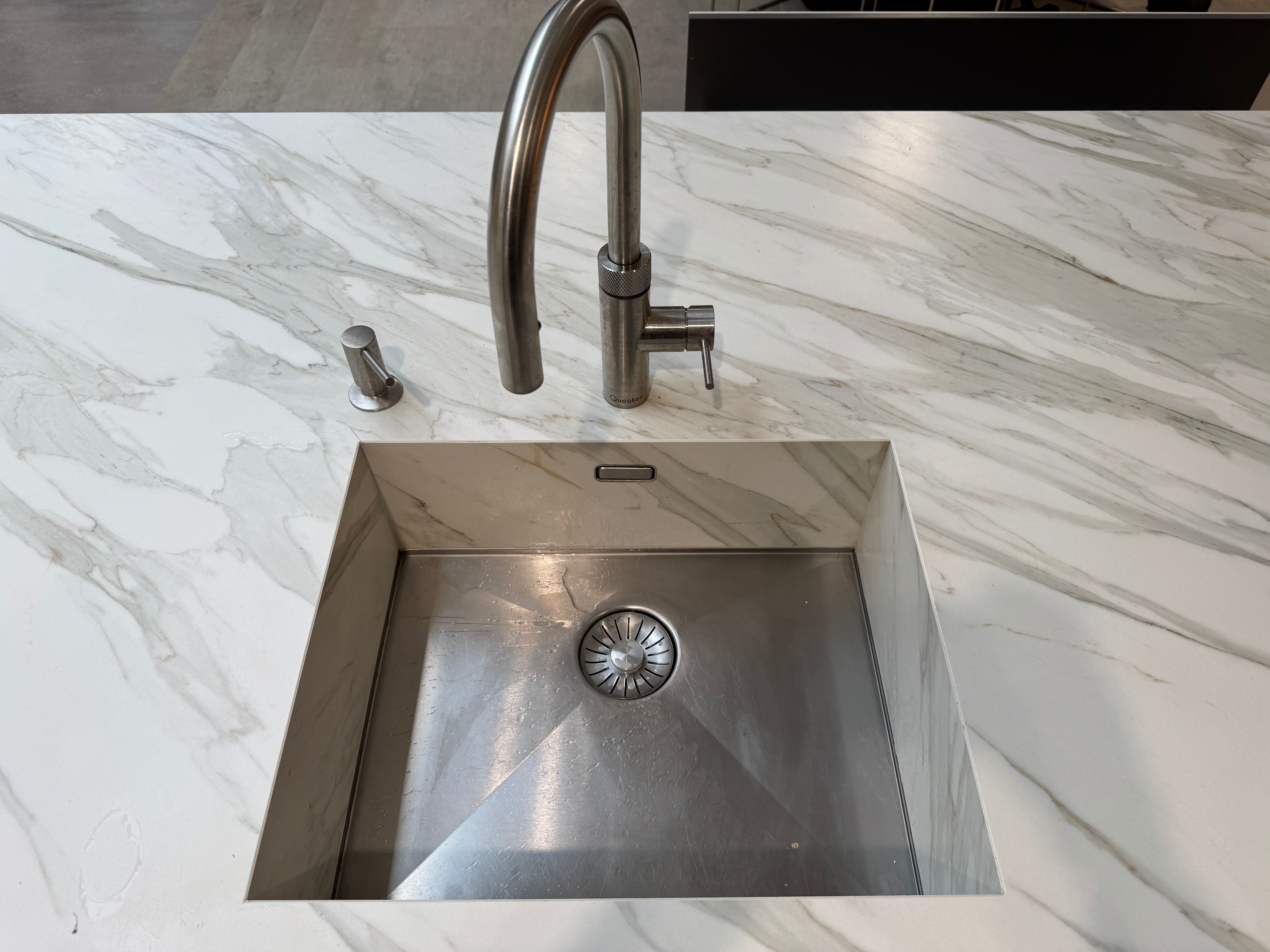 01069 - Luxe Neolith gebruikerskeuken