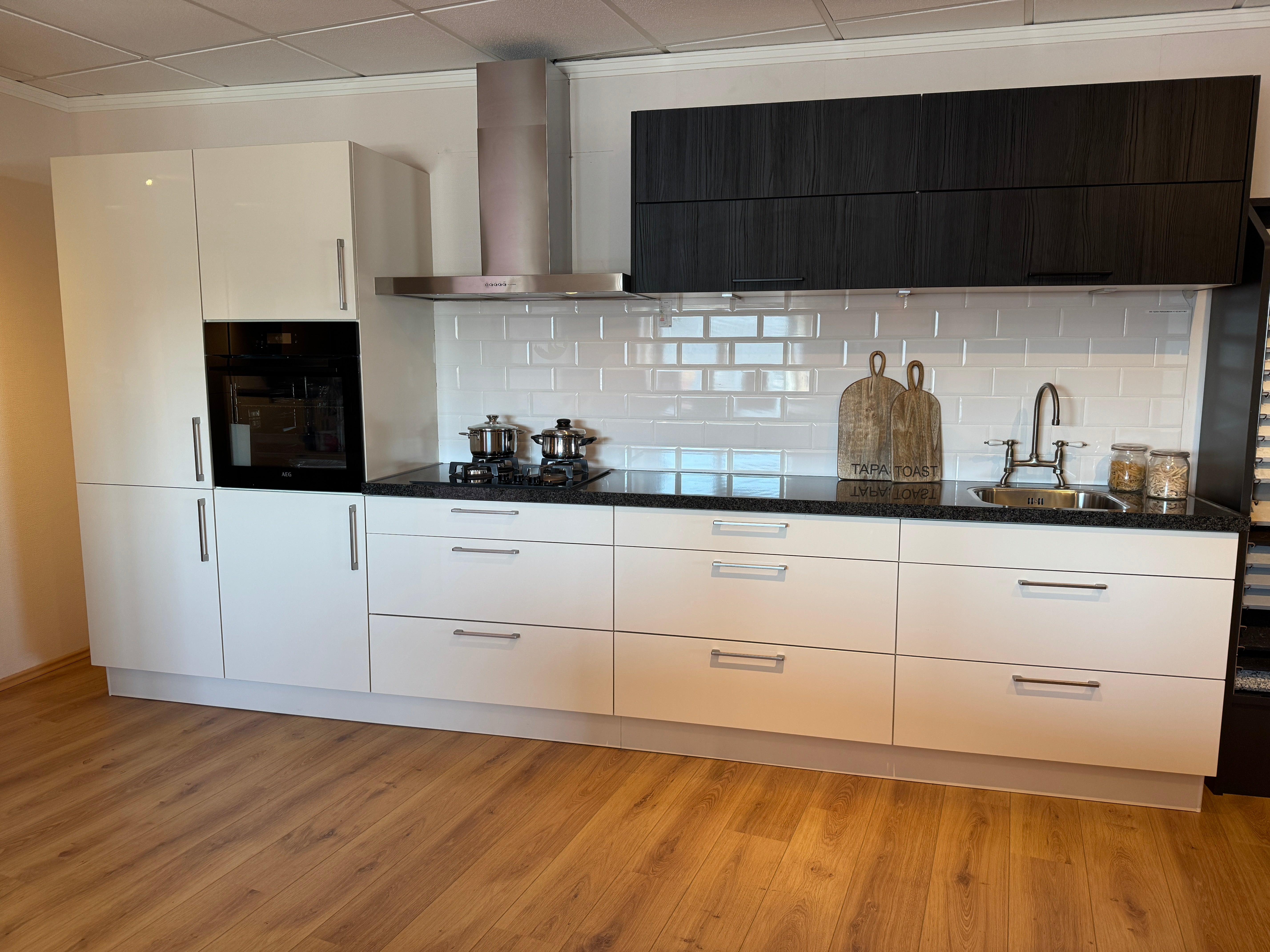01091 - Hoogglans witte keuken