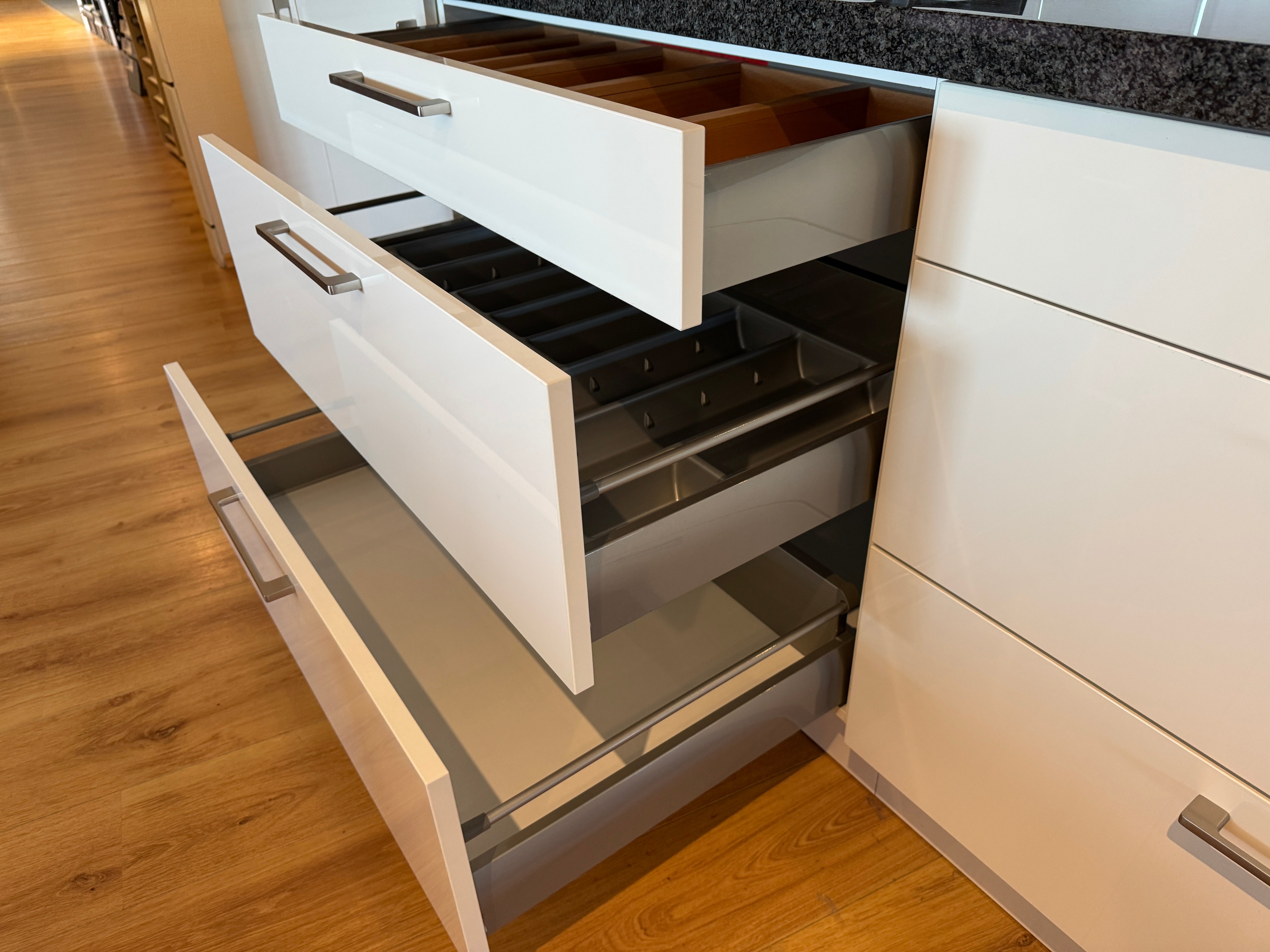 01091 - Hoogglans witte keuken