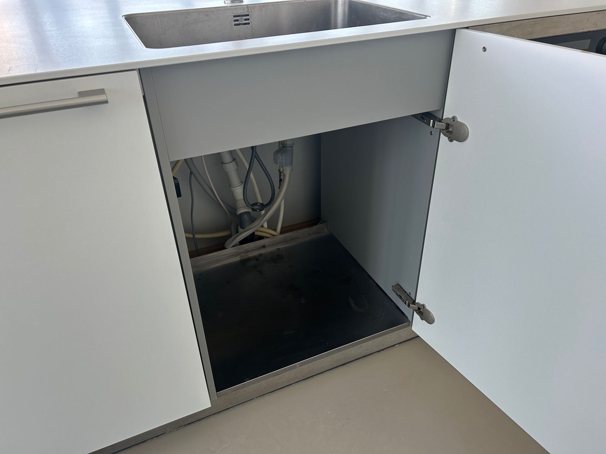 01221 - Witte eilandkeuken