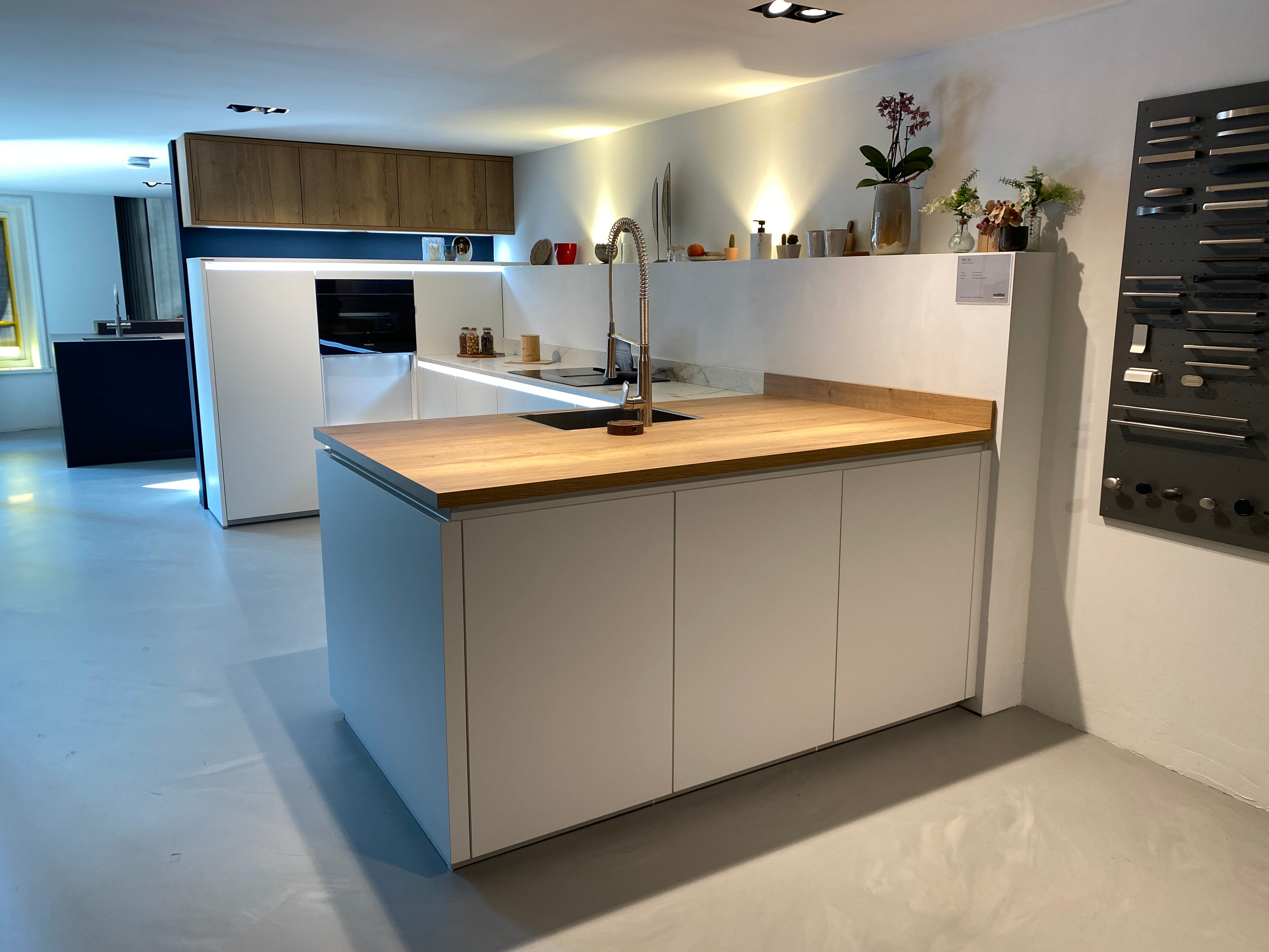 01492 - Witte schiereiland keuken