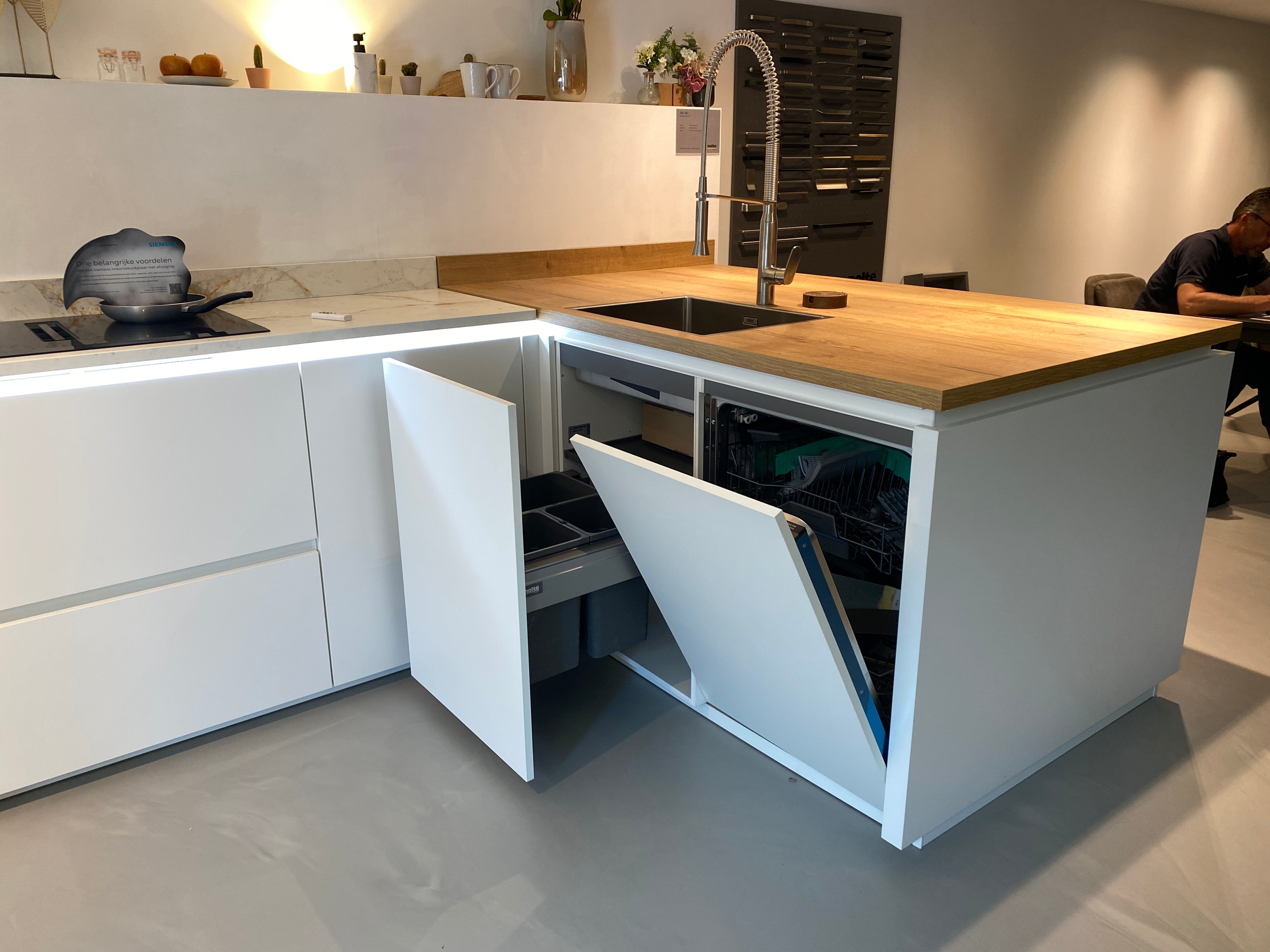 01492 - Witte schiereiland keuken