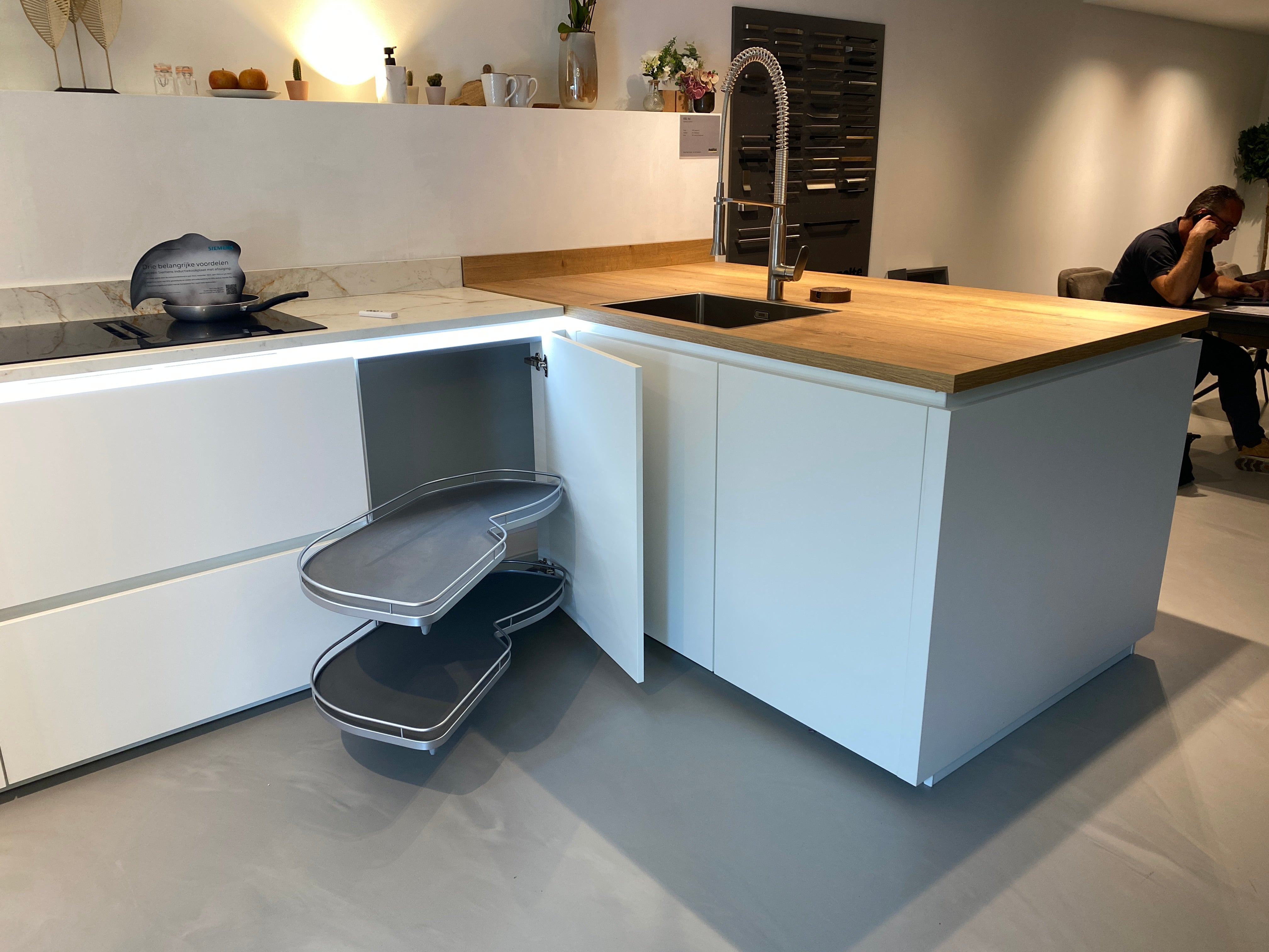01492 - Witte schiereiland keuken