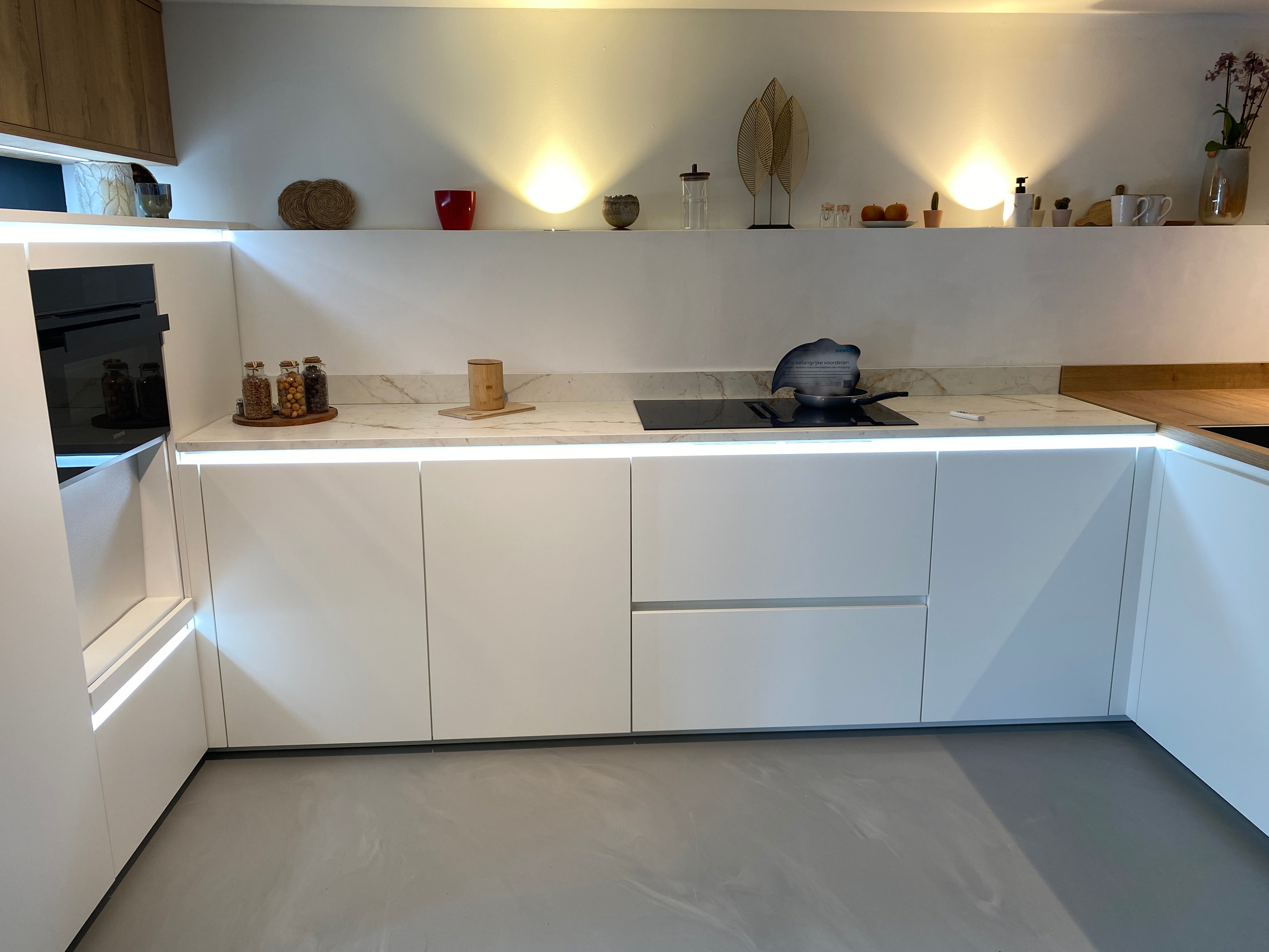 01492 - Witte schiereiland keuken
