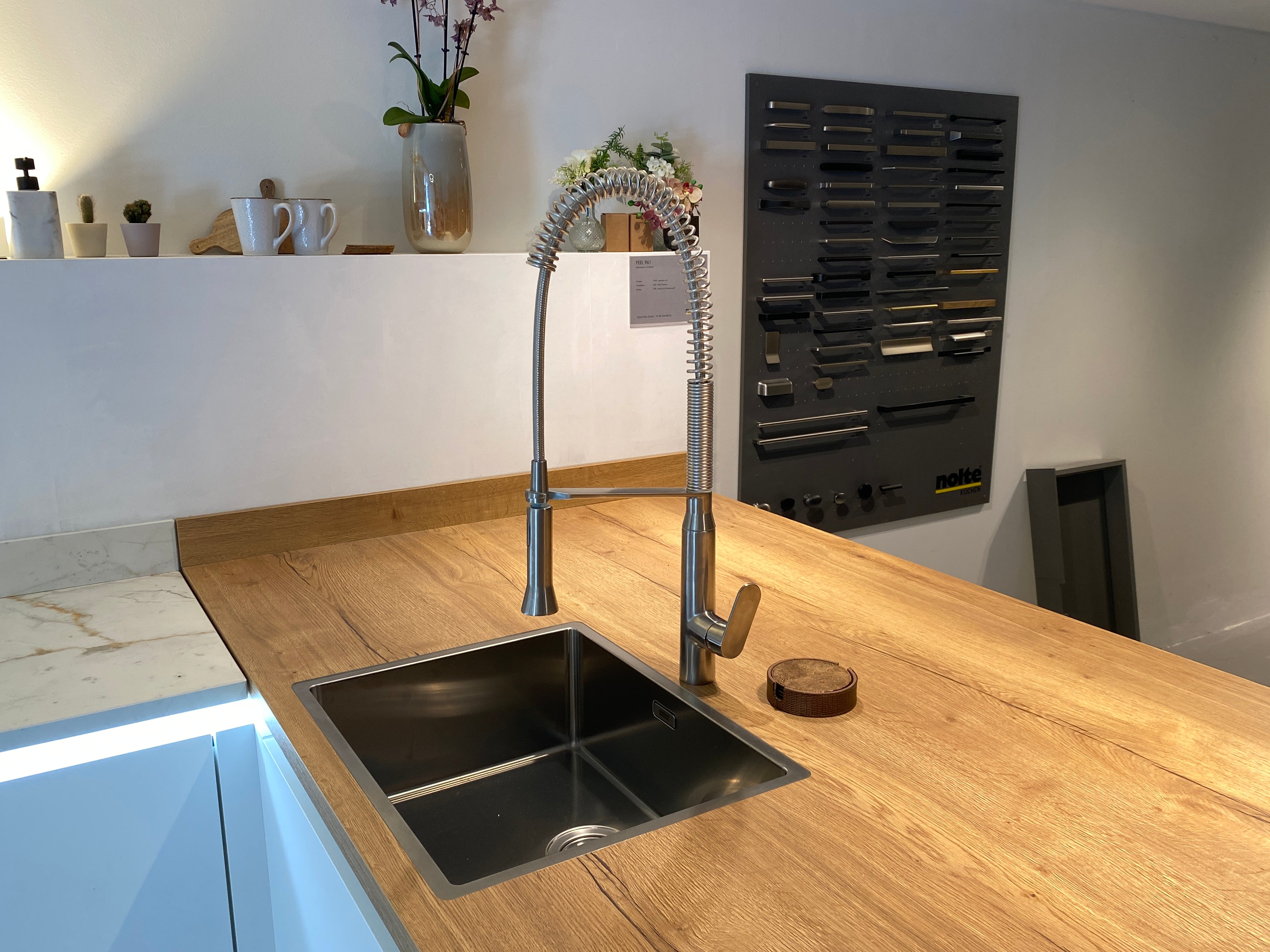 01492 - Witte schiereiland keuken